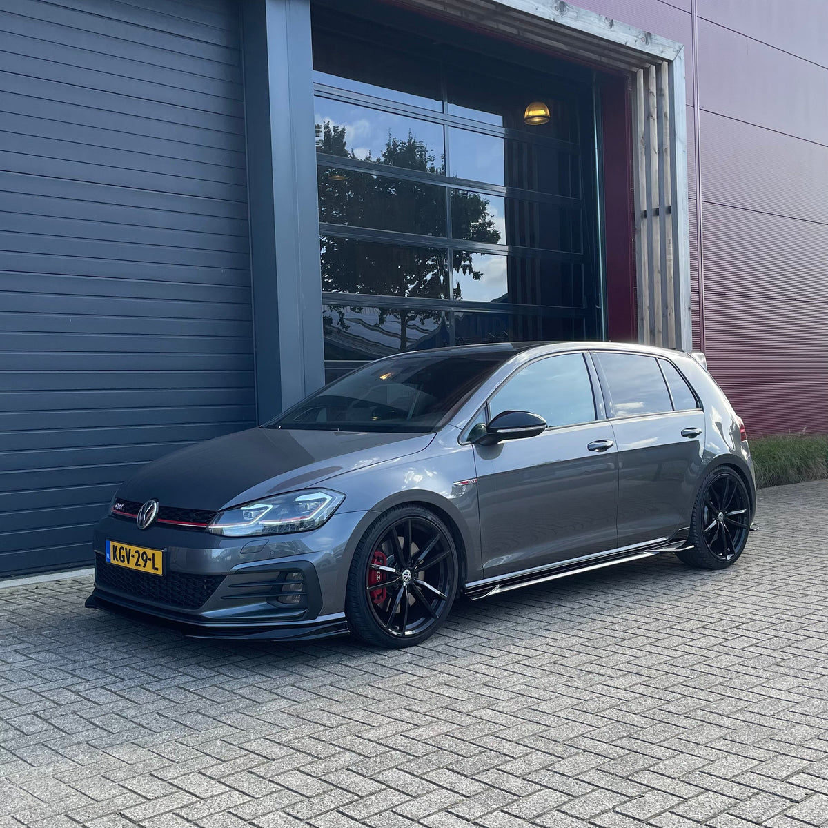 VW Golf 7.5 GTI - verlaging + Zaero bodykit
