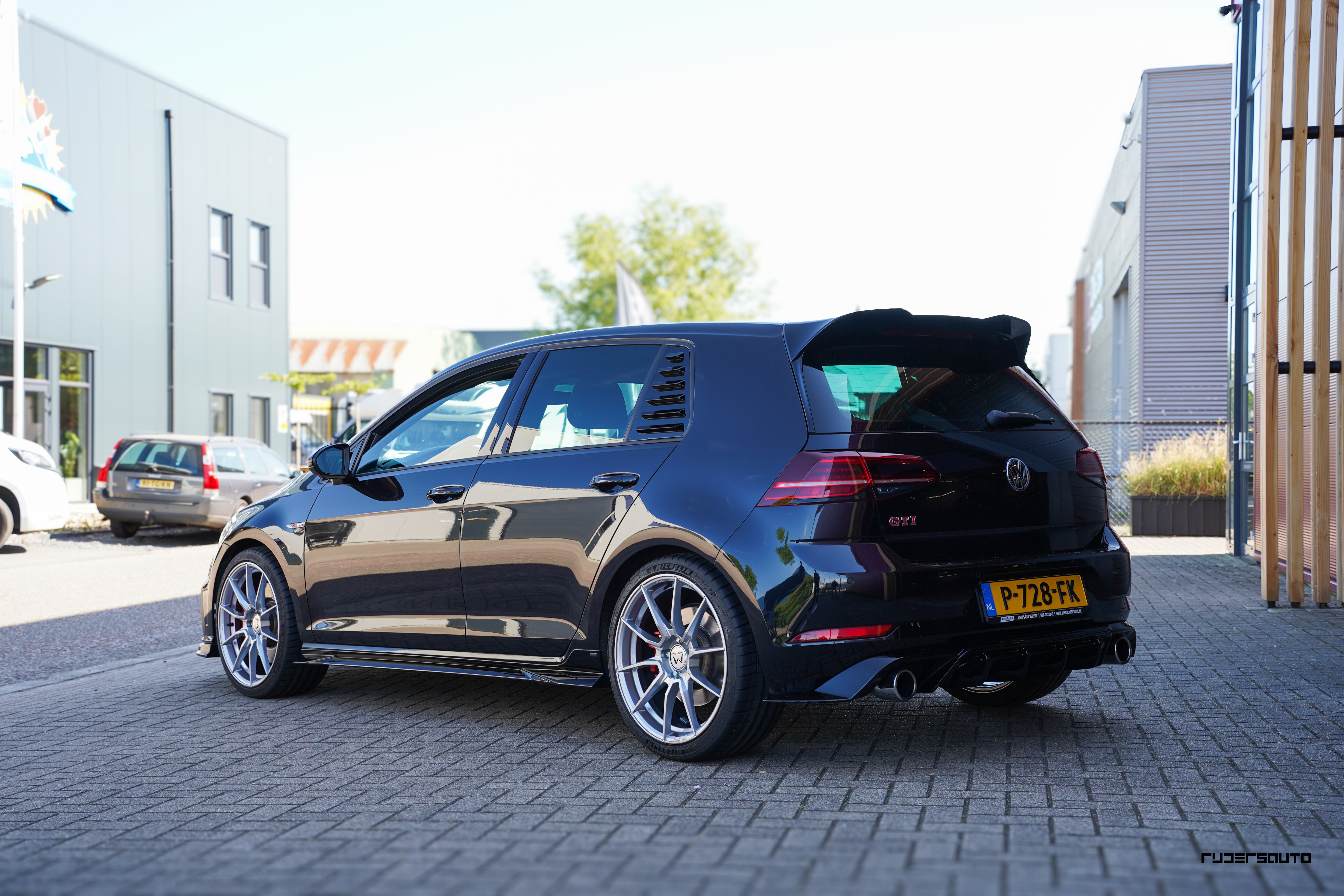 Motec MCR2 19 inch Ultralight - VW Golf