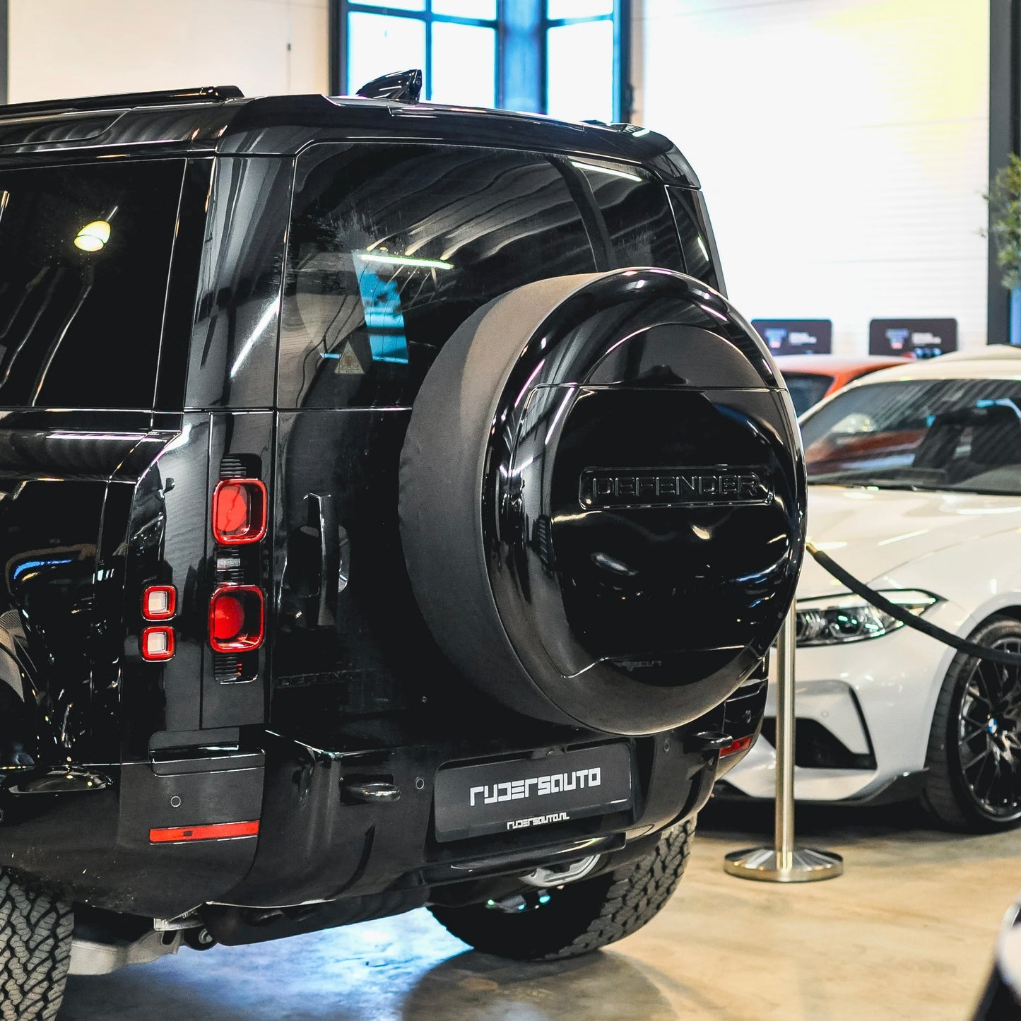 Land Rover Defender L663 90, 110 & 130 Reservewiel Cover Hoogglans Zwart (2020+)