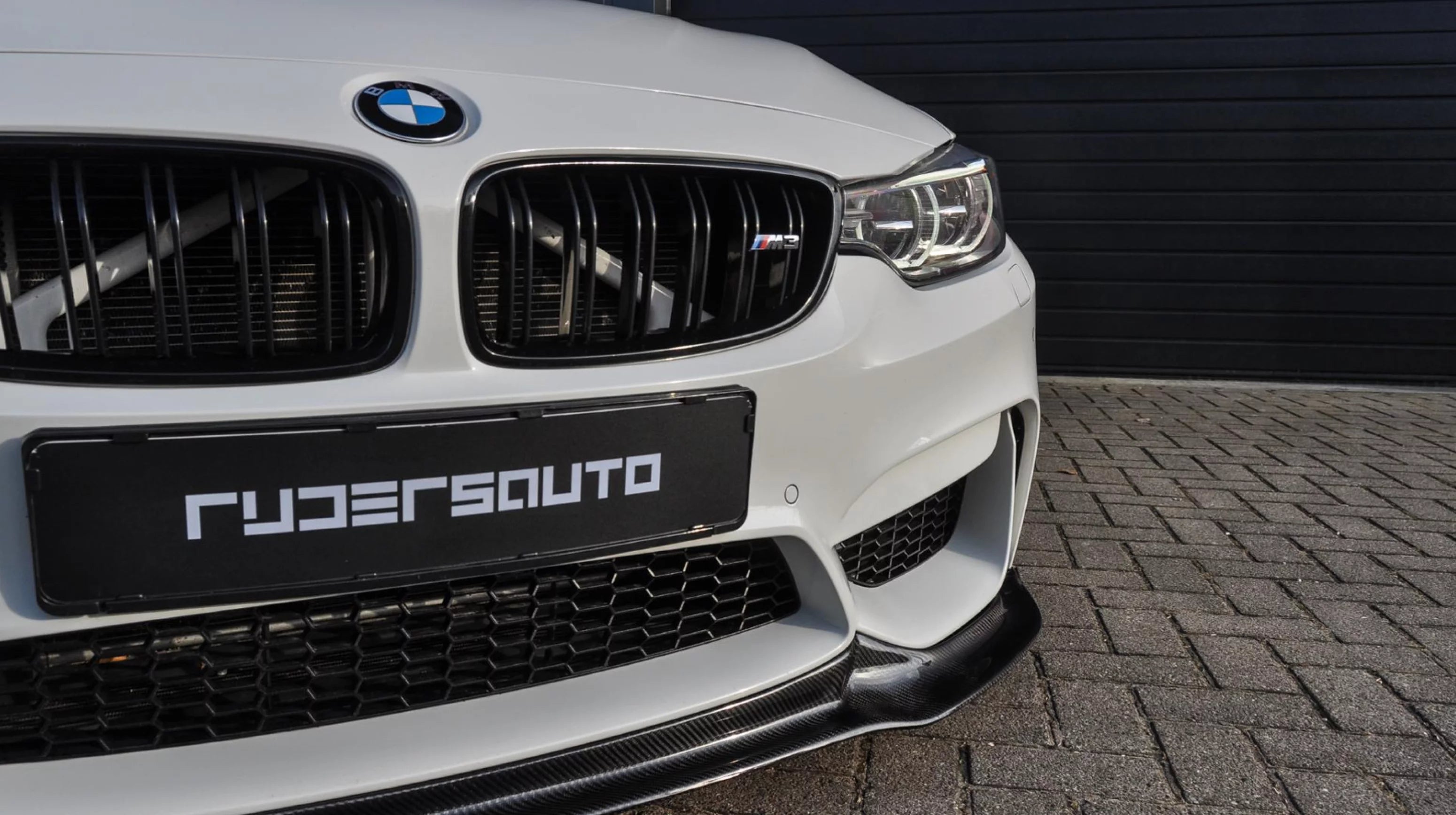 Front splitter carbon fibre V-Style BMW M3/M4 (F80/F82/F83)