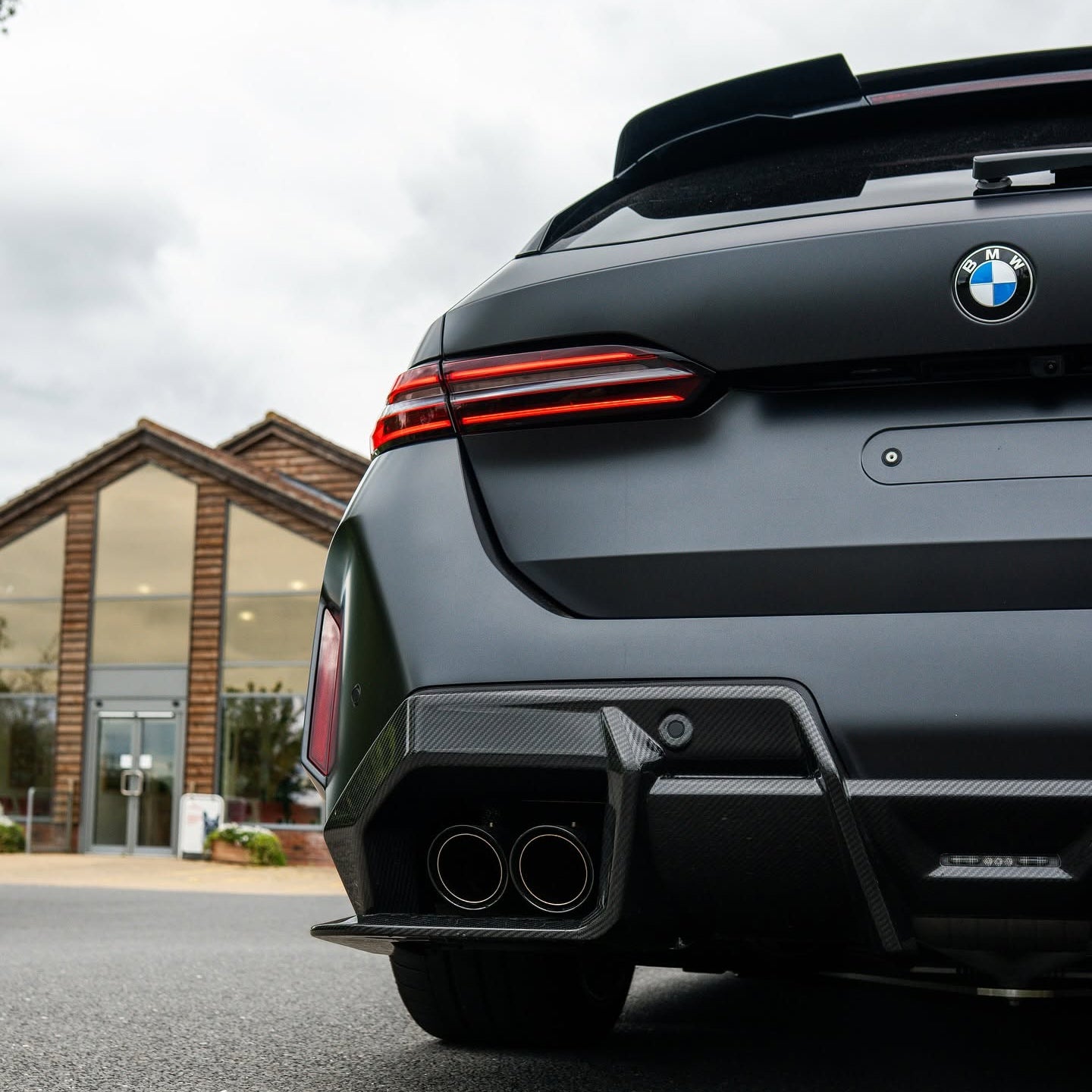 Carbon fiber diffuser BMW M5 G90 & M5 Touring G99