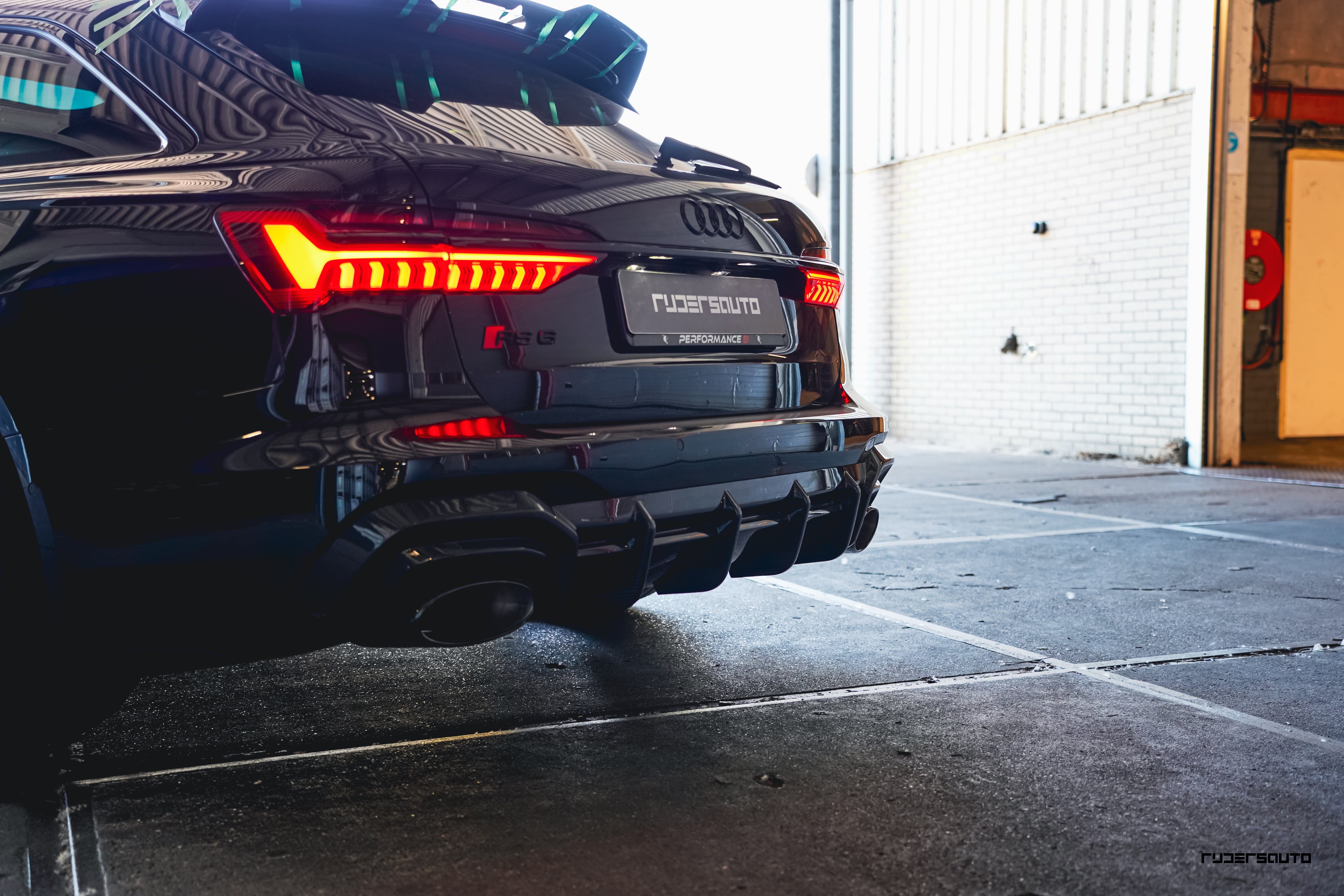 Carbon fibre diffuser Audi RS6/RS7 C8