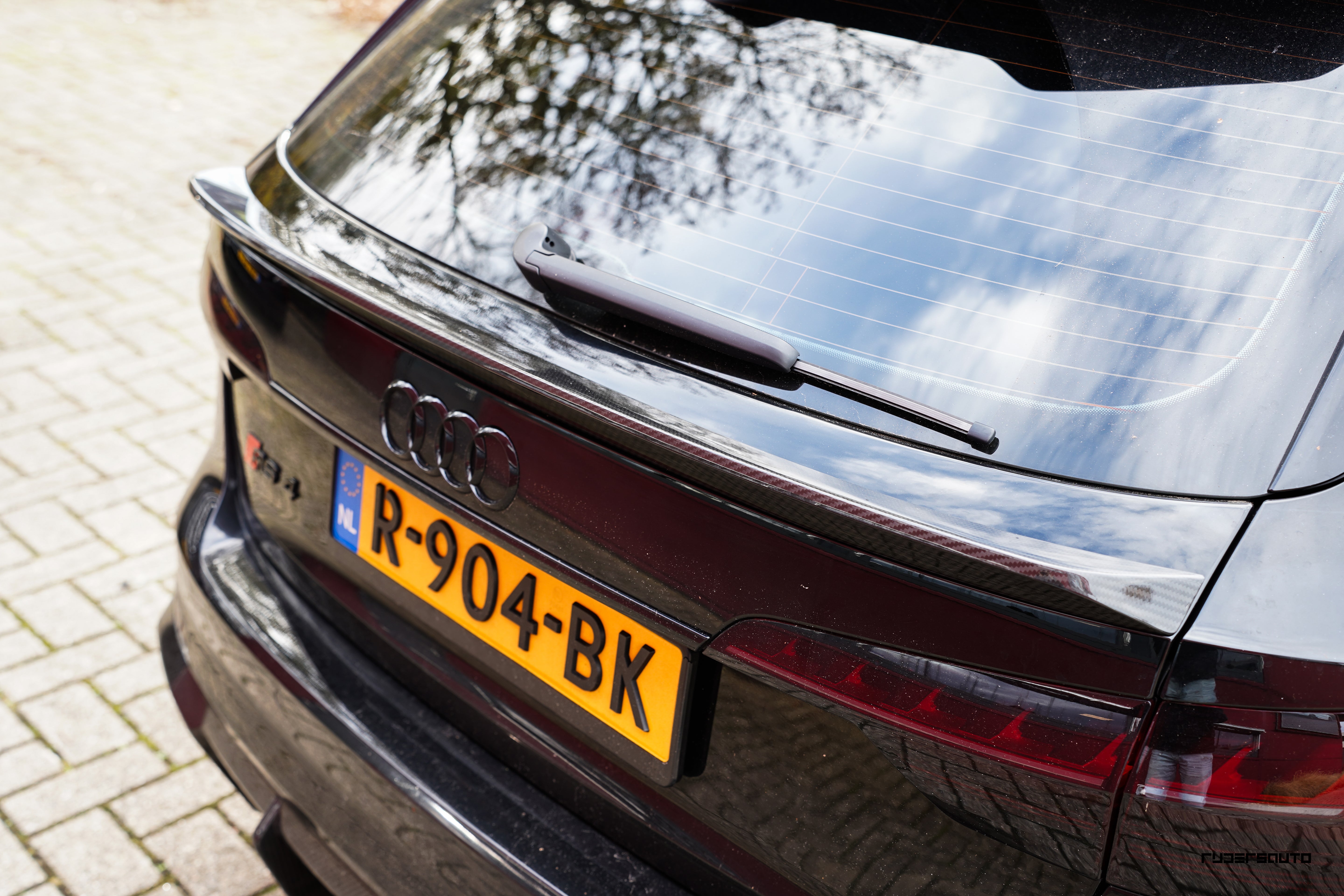 Carbon fibre middle spoiler Audi A4/S4/RS4 B9 & B9.5