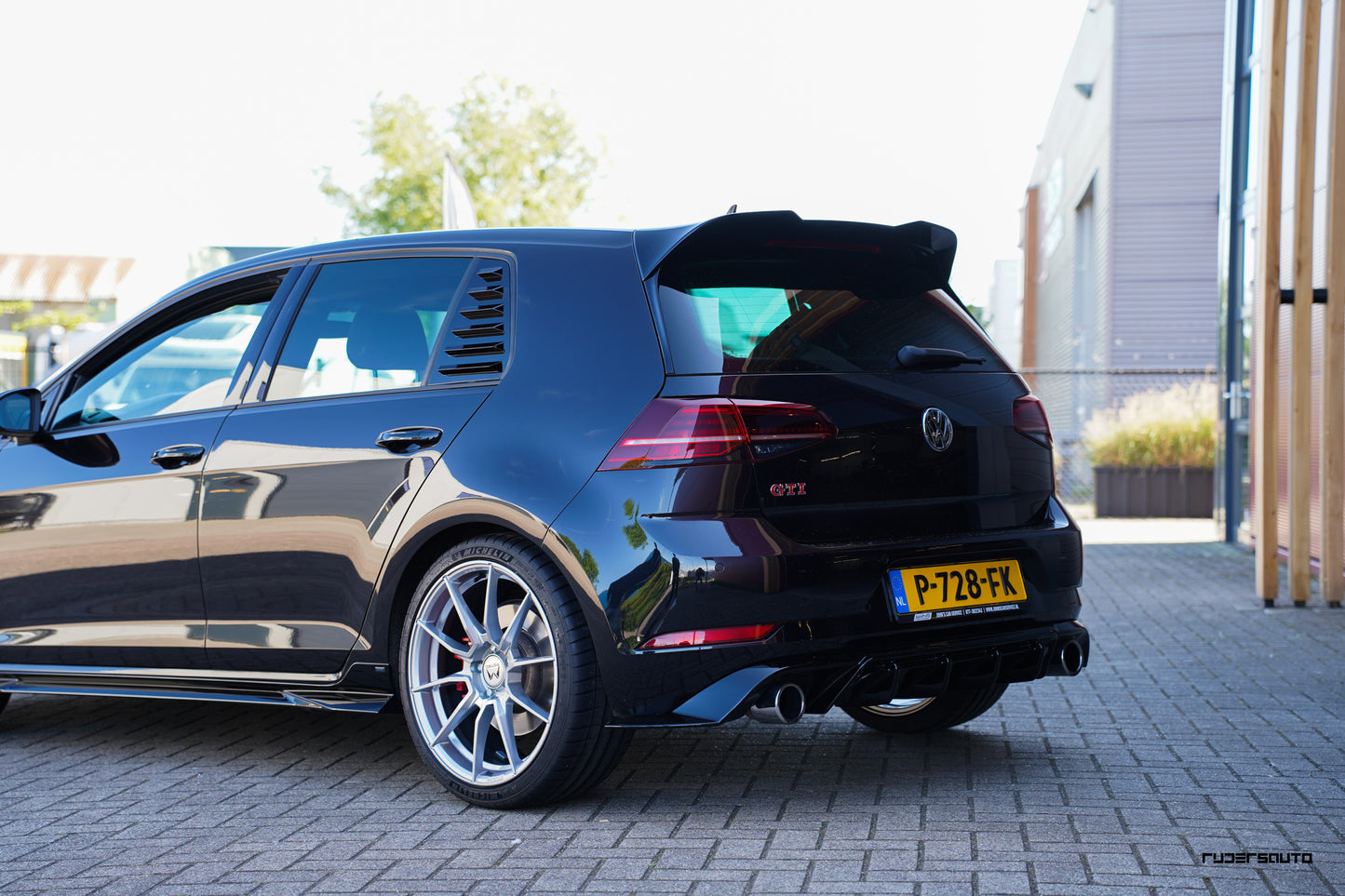 Motec MCR2 19 inch Ultralight - VW Golf