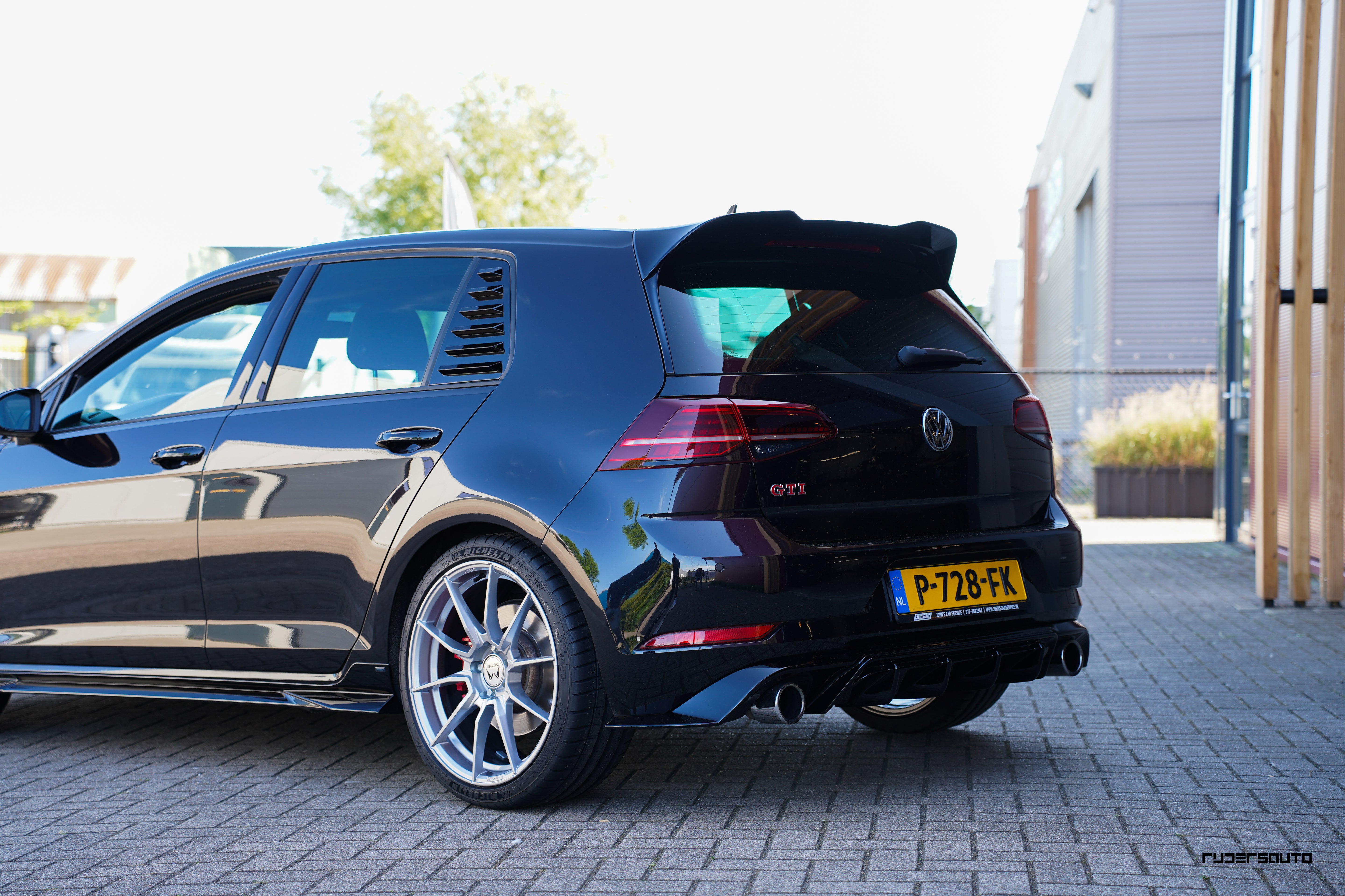 Motec MCR2 19 inch Ultralight - VW Golf