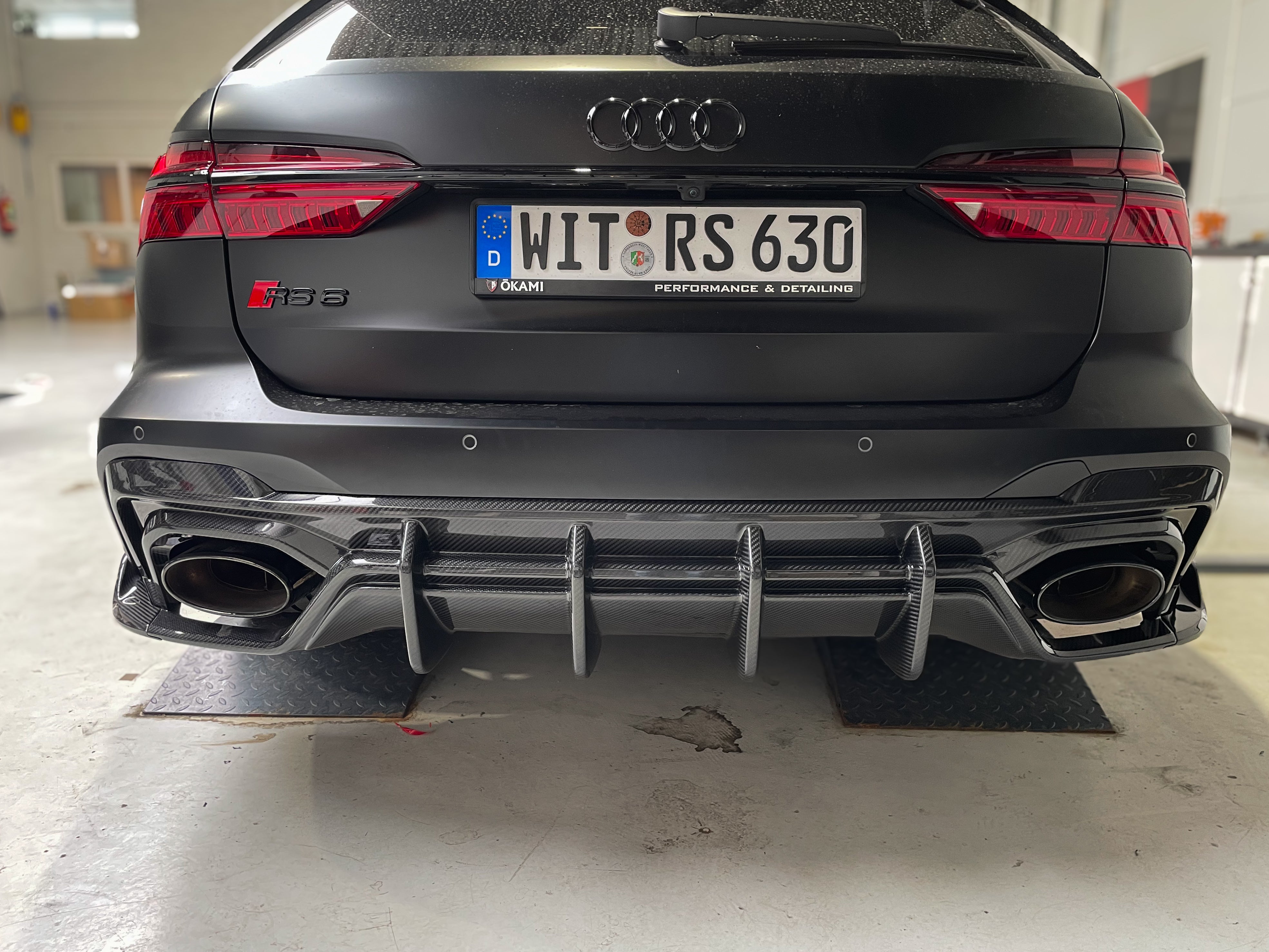 Carbon fibre diffuser Audi RS6/RS7 C8