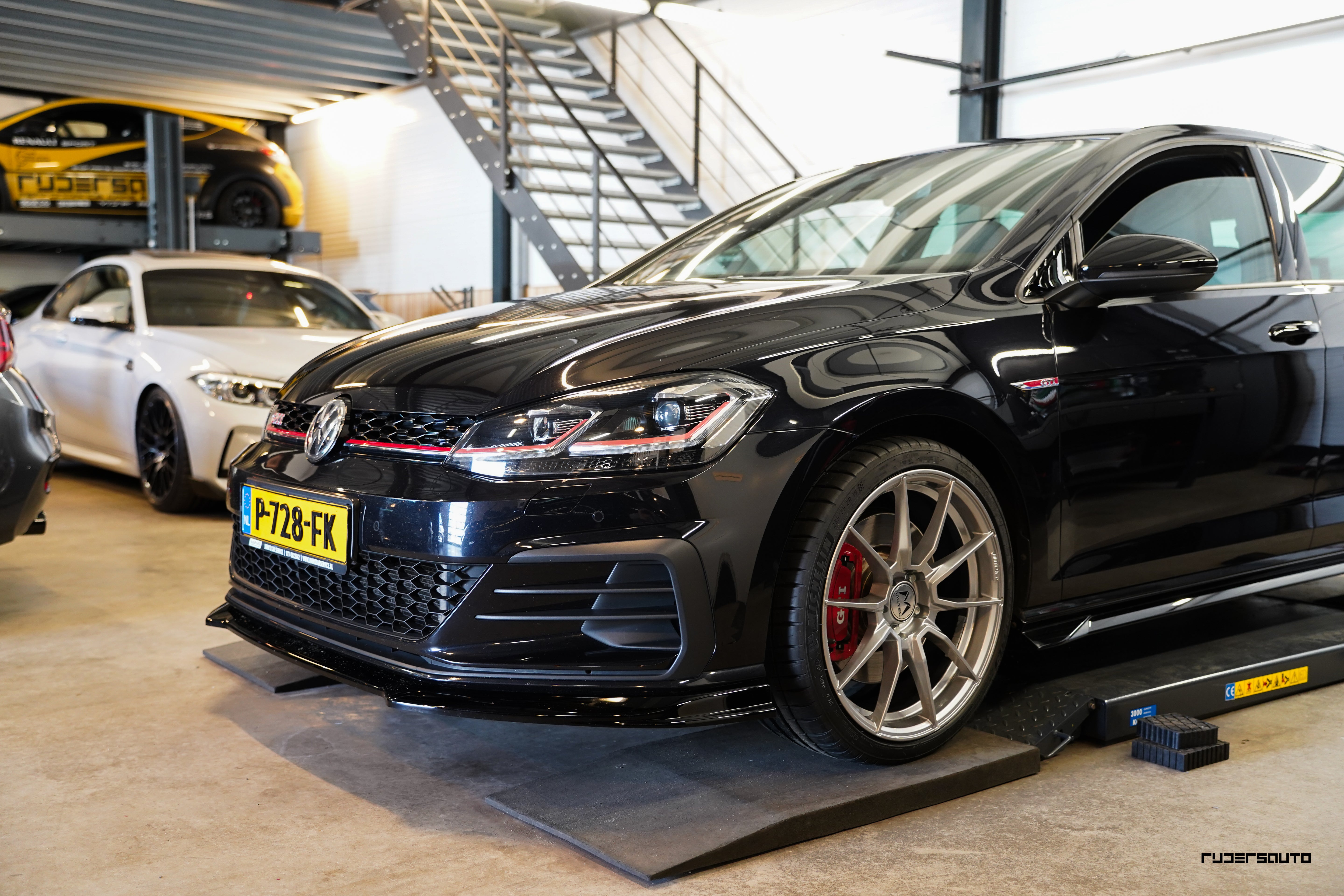 Motec MCR2 19 inch Ultralight - VW Golf