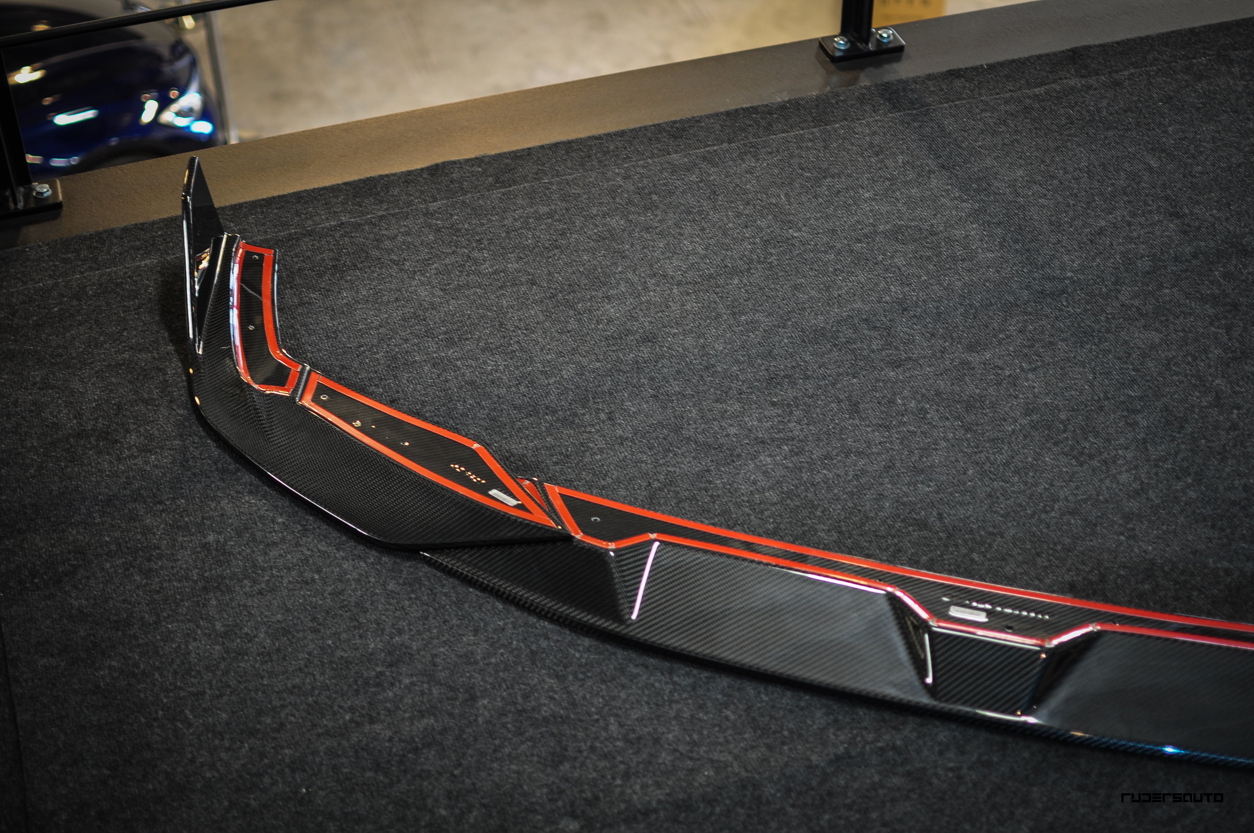 Carbon fibre front splitter Audi RS6/RS7 C8