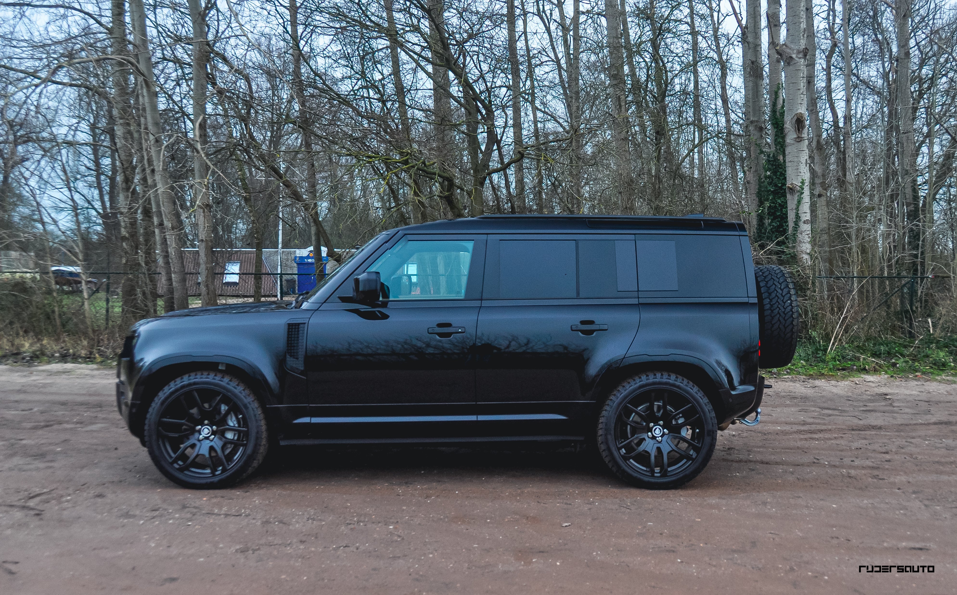 Land Rover Defender L663 110 Black Pack Basis + Extended – Hoogglans Zwart Exterieur Upgrade Pakket (2020+)