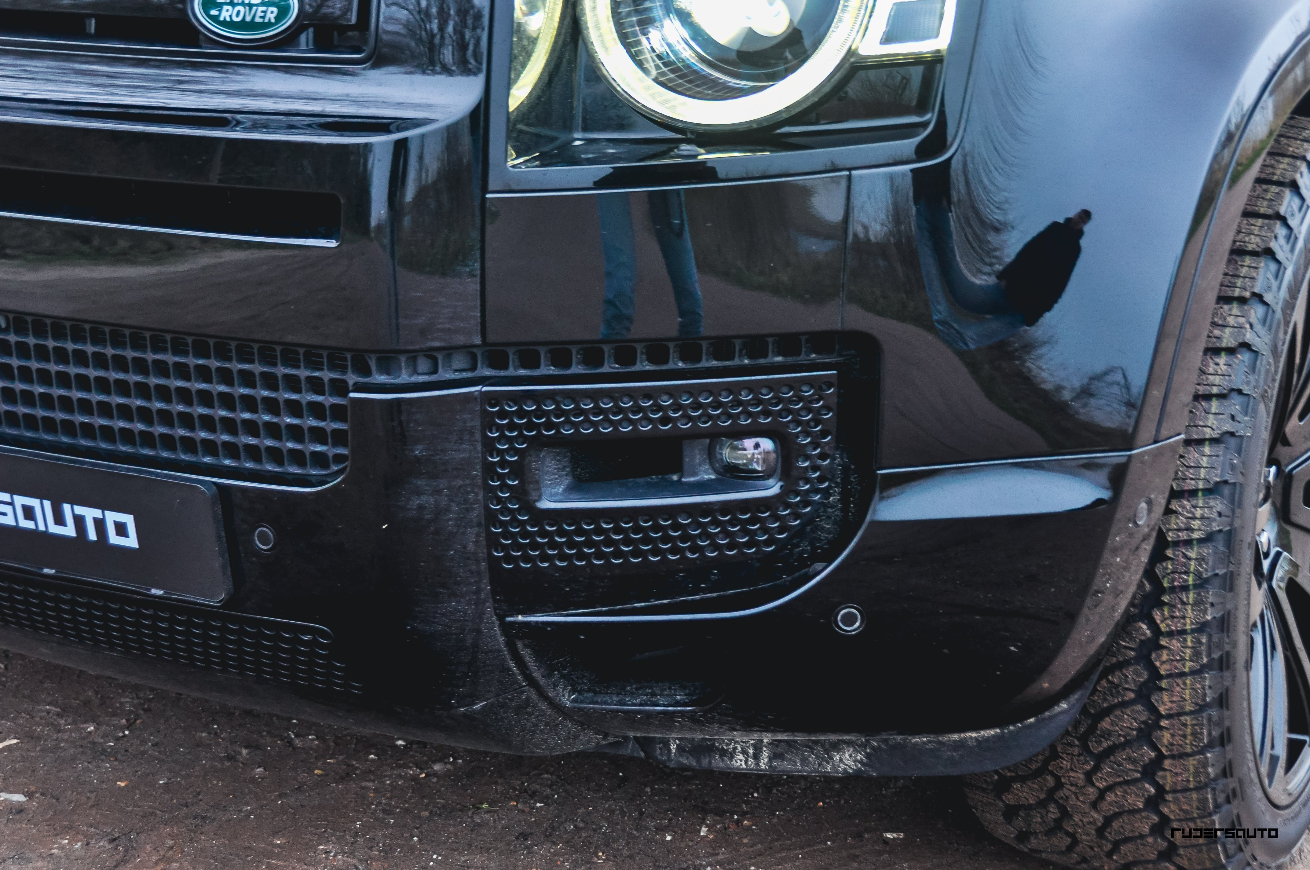 Land Rover Defender L663 110 Black Pack Basis + Extended – Hoogglans Zwart Exterieur Upgrade Pakket (2020+)