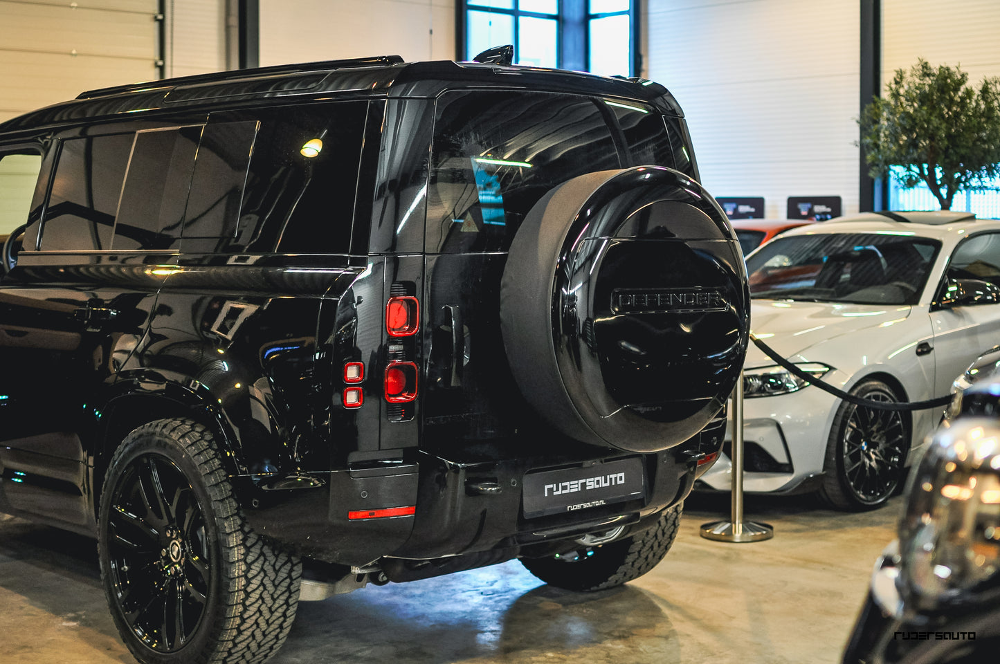 Land Rover Defender L663 90, 110 & 130 Reservewiel Cover Hoogglans Zwart (2020+)