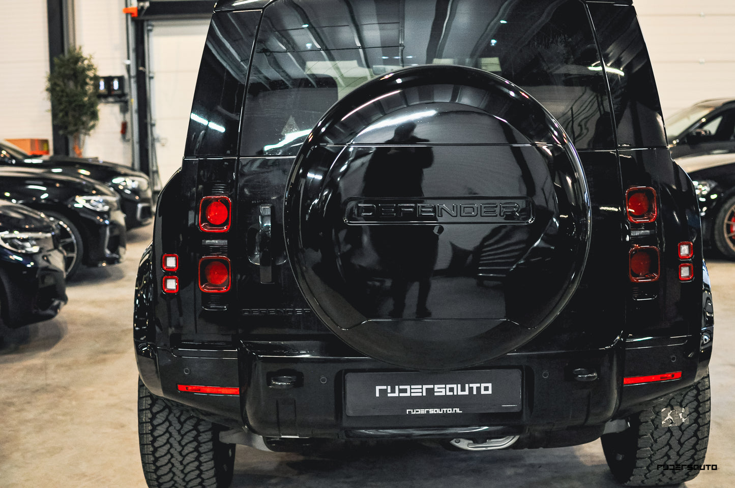 Land Rover Defender L663 90, 110 & 130 Reservewiel Cover Hoogglans Zwart (2020+)