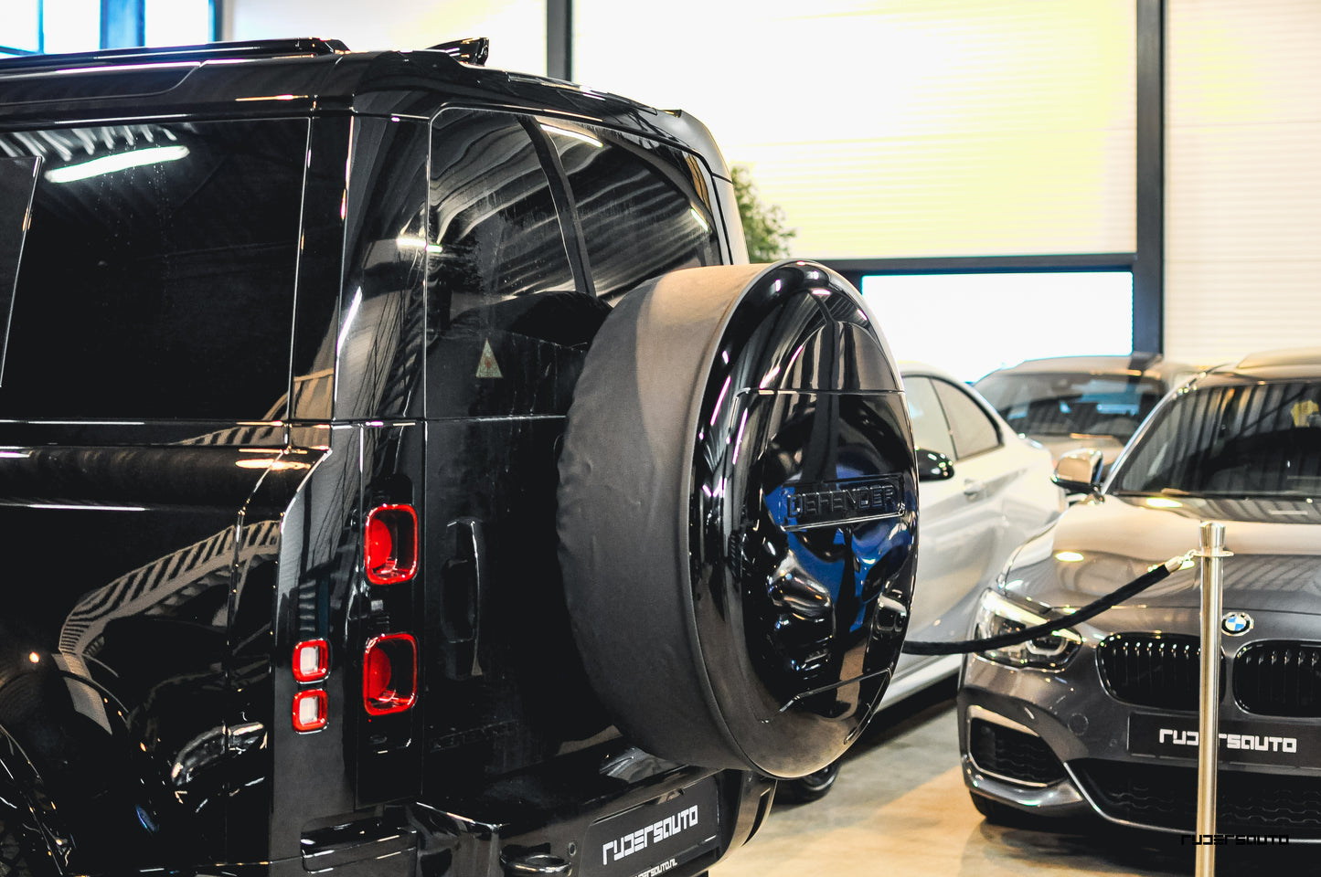 Land Rover Defender L663 90, 110 & 130 Reservewiel Cover Hoogglans Zwart (2020+)