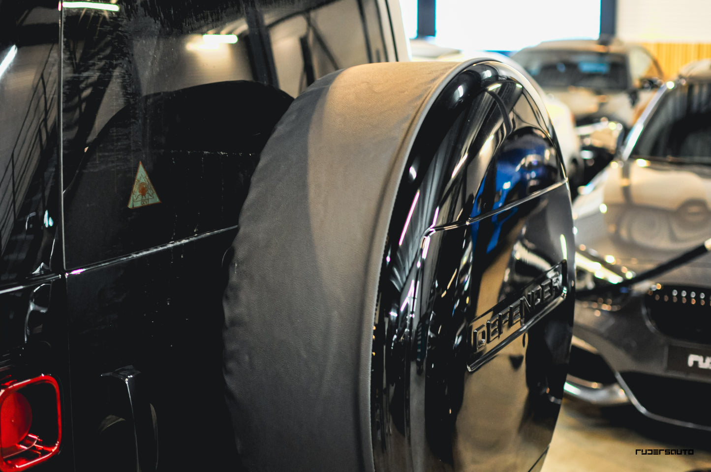 Land Rover Defender L663 90, 110 & 130 Reservewiel Cover Hoogglans Zwart (2020+)