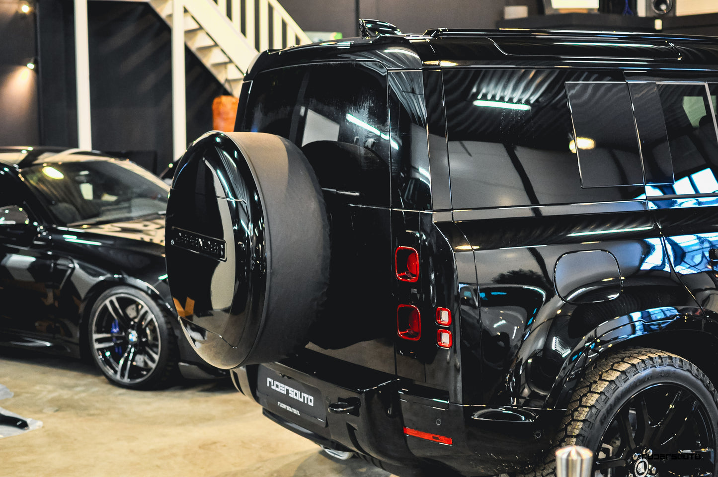 Land Rover Defender L663 90, 110 & 130 Reservewiel Cover Hoogglans Zwart (2020+)