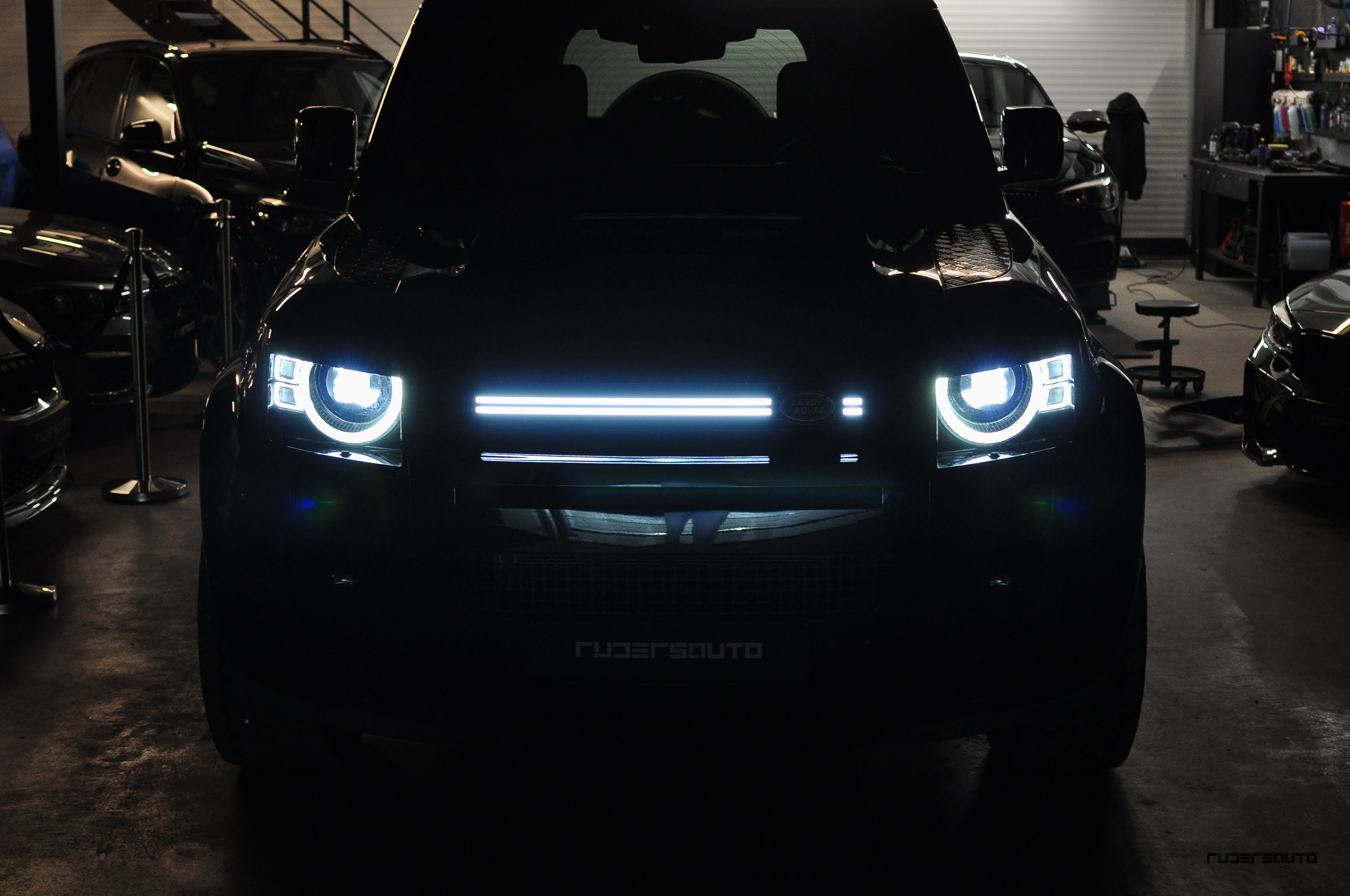 Land Rover Defender L663 90, 110 & 130 Voorbumper LED Grille (2020+)