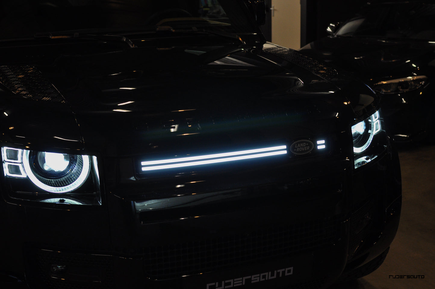 Land Rover Defender L663 90, 110 & 130 Voorbumper LED Grille (2020+)