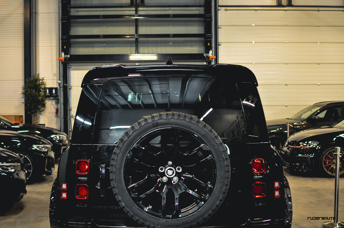 Land Rover Defender L663 90, 110 & 130 Dak Spoiler Hoogglans Zwart (2020+)