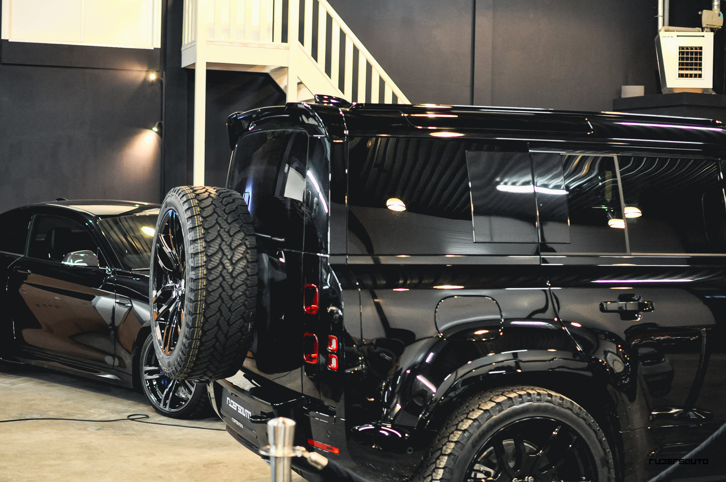 Land Rover Defender L663 90, 110 & 130 Dak Spoiler Hoogglans Zwart (2020+)