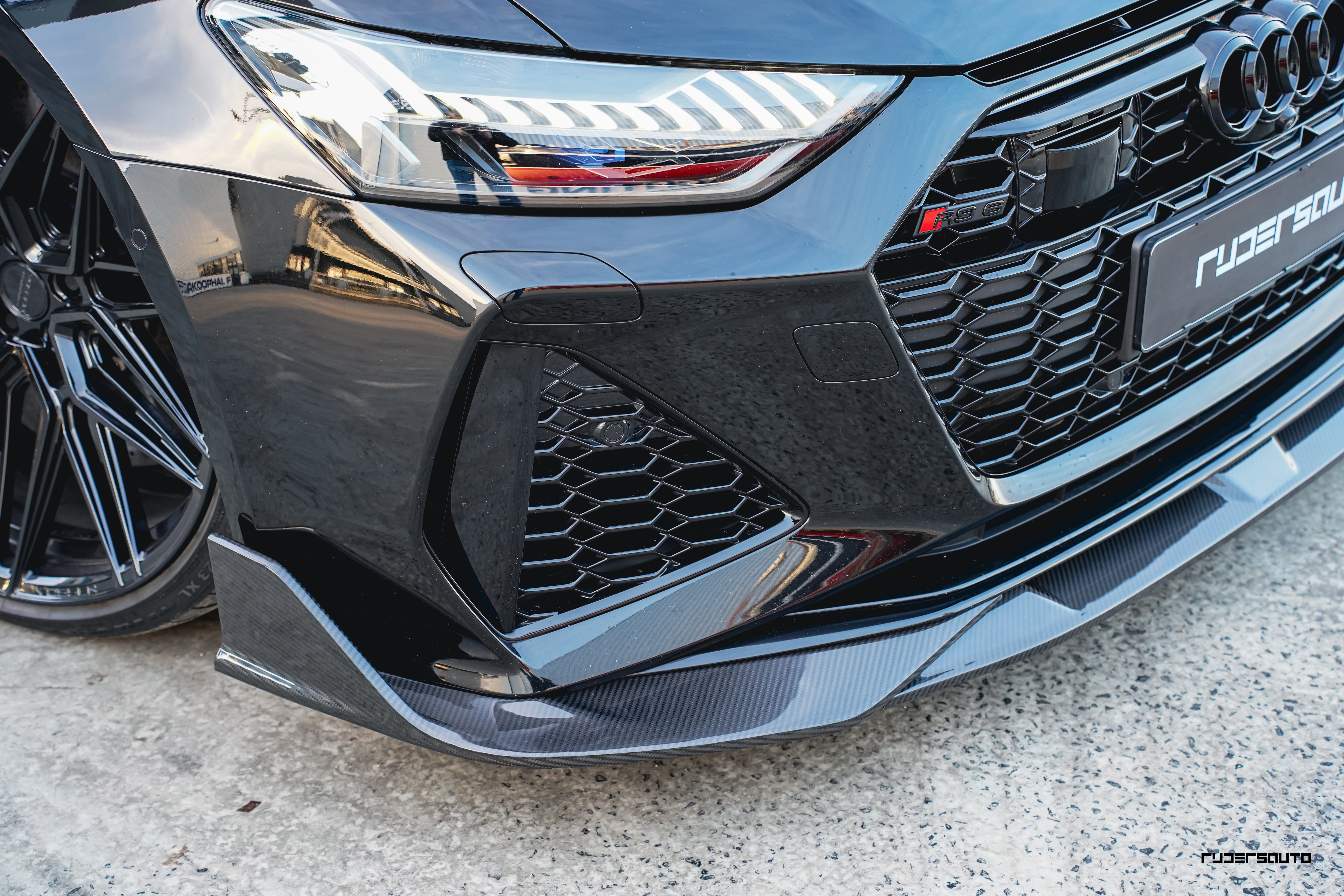 Carbon fibre front splitter Audi RS6/RS7 C8