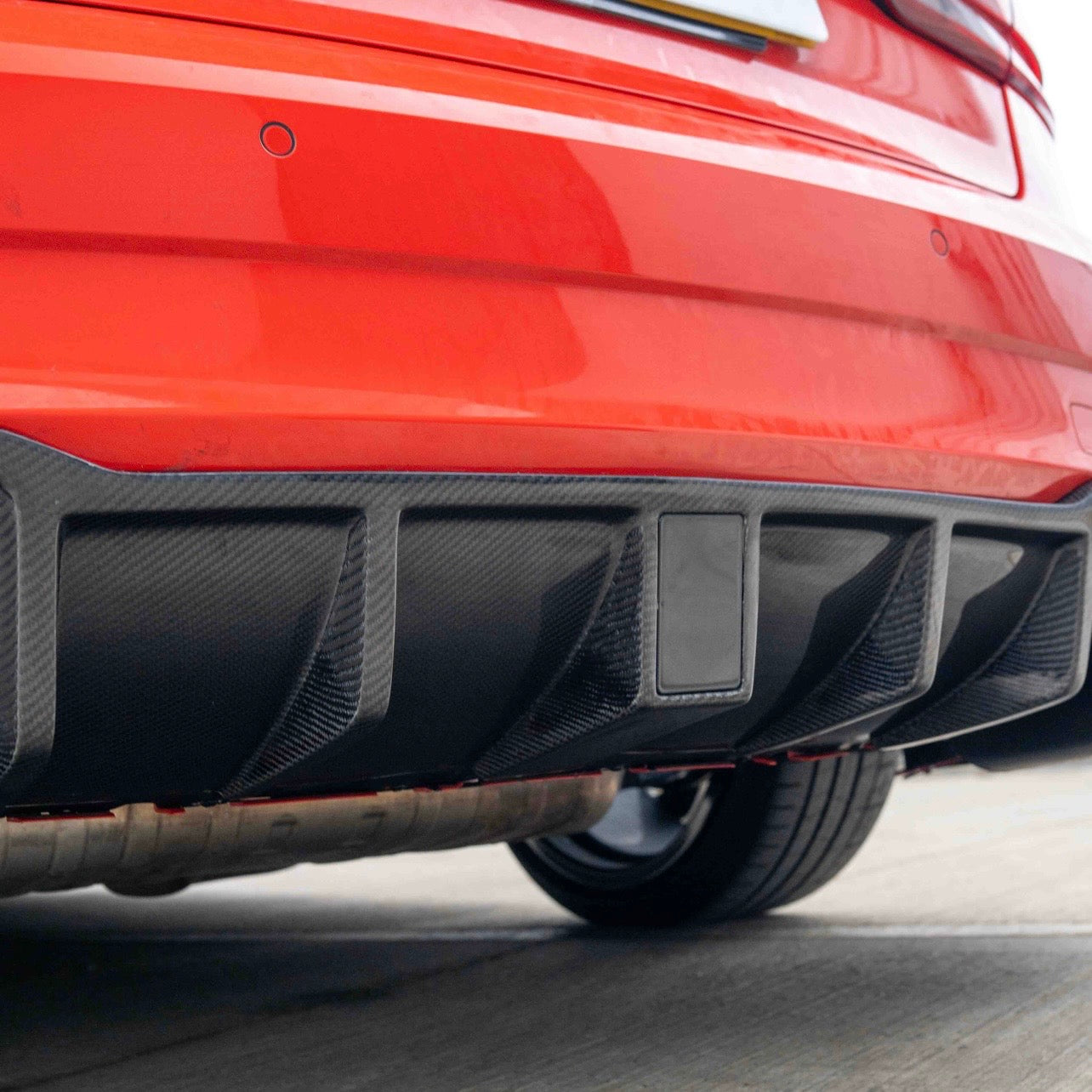 Carbon fibre diffuser met DTM licht Audi RS3 8V Sedan