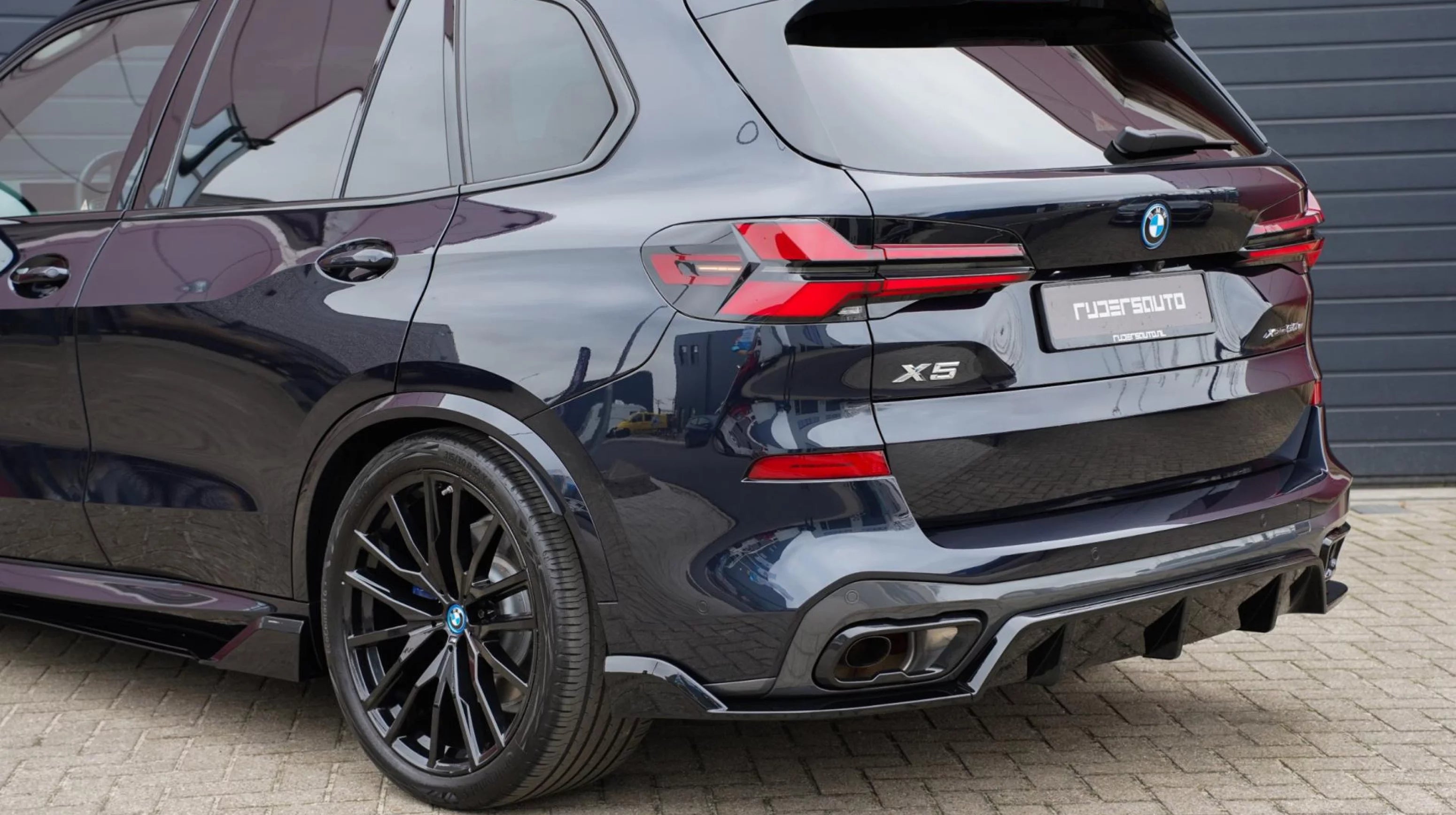 BMW X5 G05 LCI M-Performance body kit hoogglans zwart