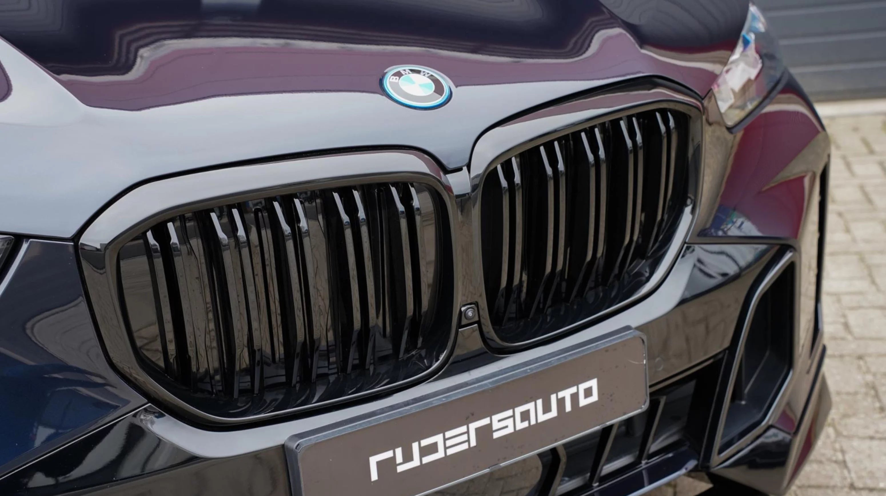 Hoogglans zwarte nieren BMW X5 G05 LCI