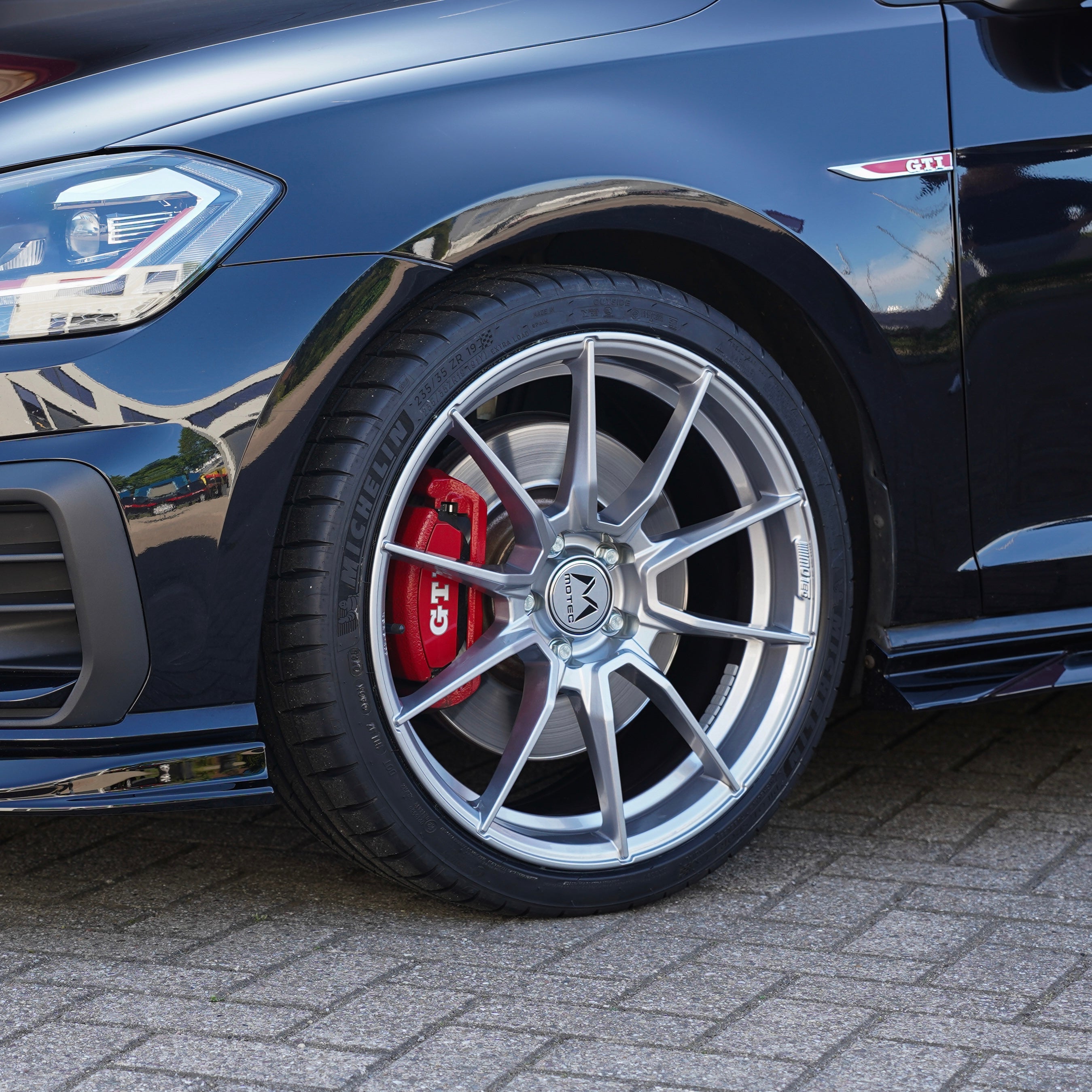 Motec MCR2 19 inch Ultralight - VW Golf