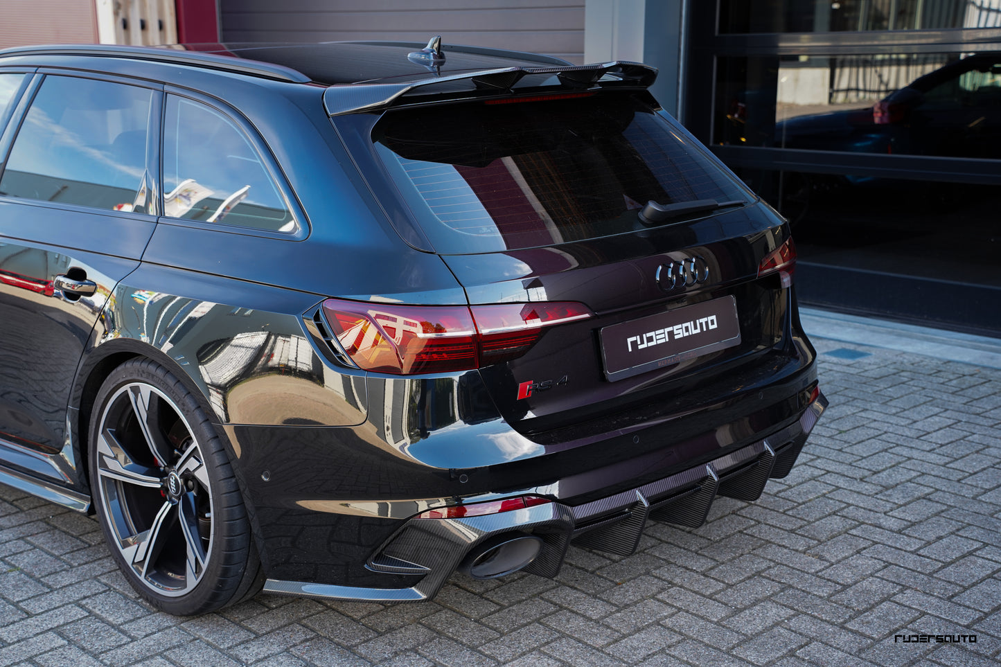 Carbon fibre diffuser Audi RS4 B9 & B9.5