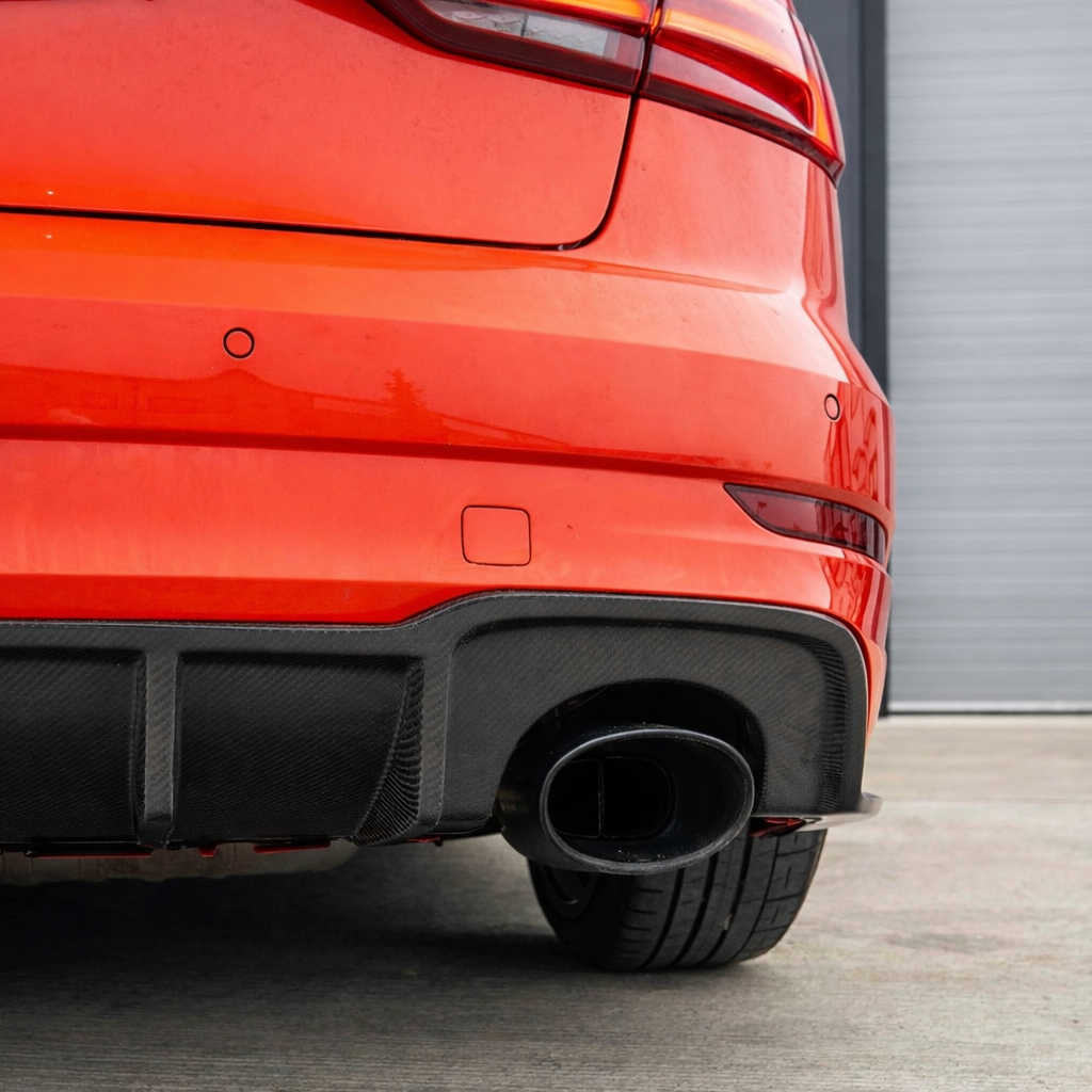 Carbon fibre diffuser met DTM licht Audi RS3 8V Sedan