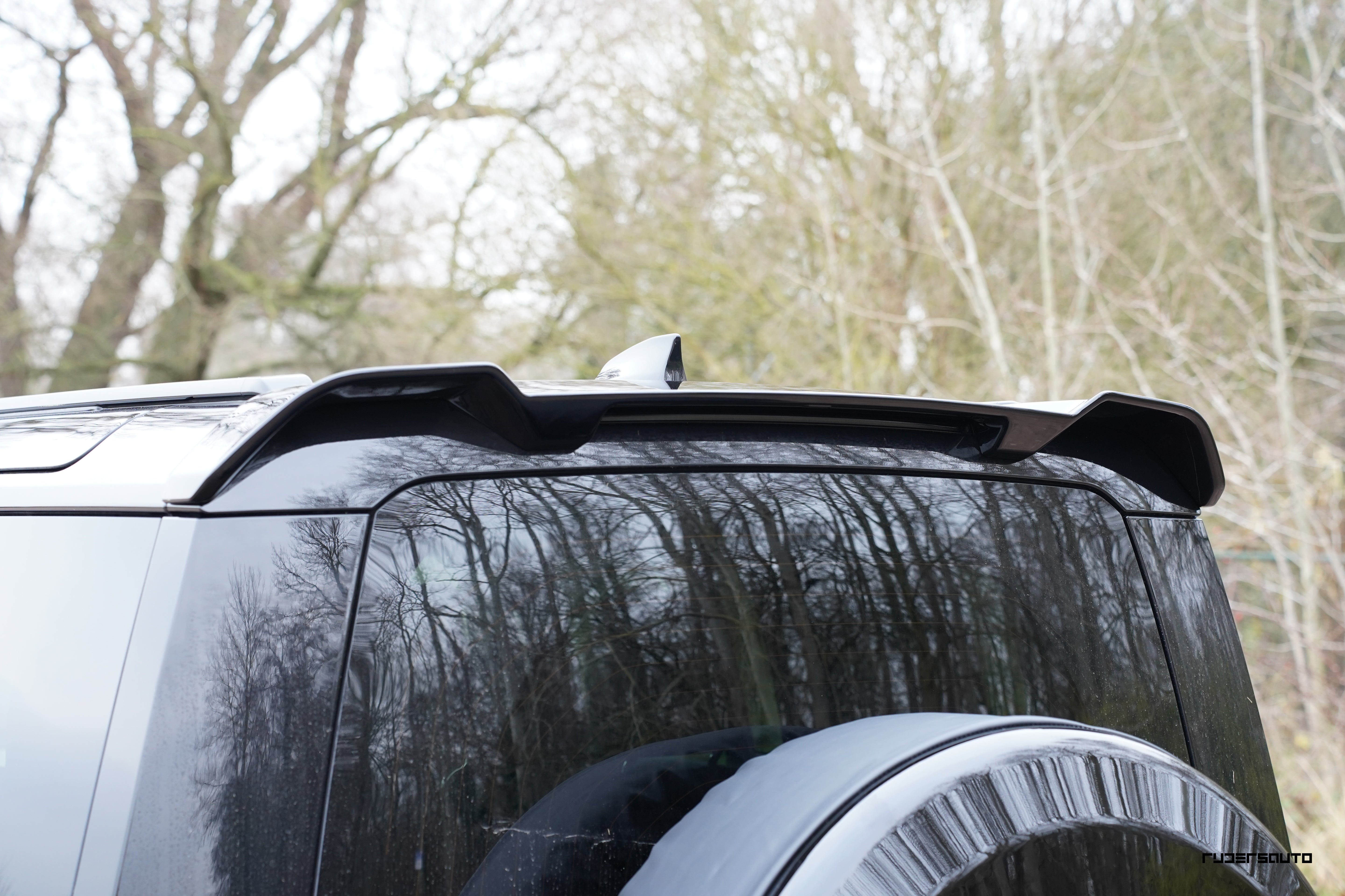 Land Rover Defender L663 90, 110 & 130 Dak Spoiler Hoogglans Zwart (2020+)