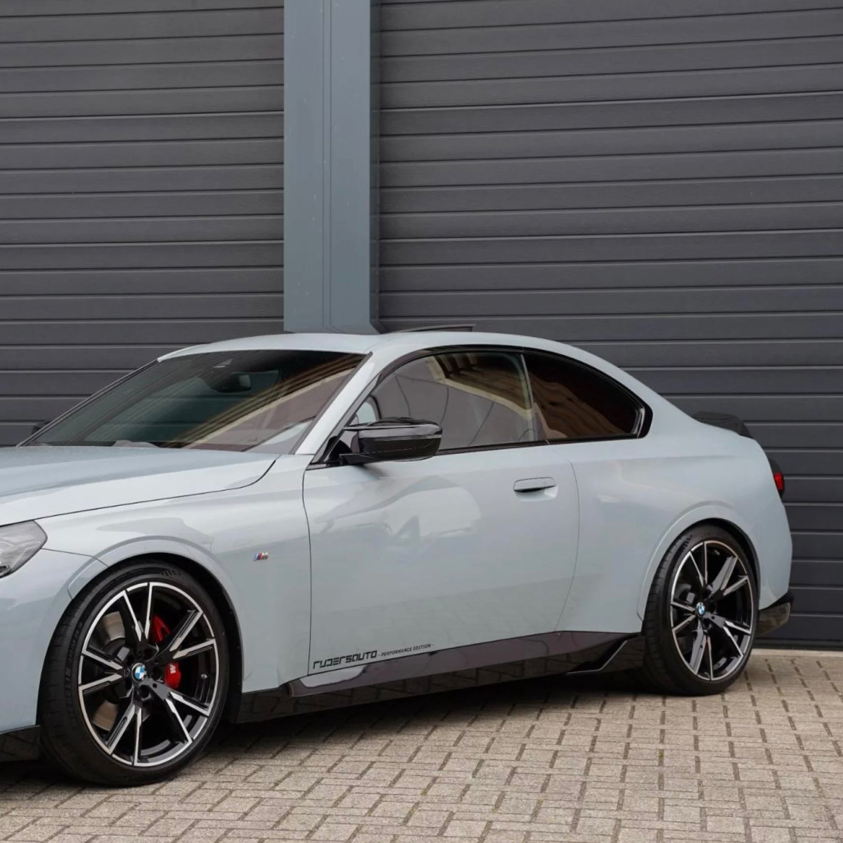 Side skirts BMW G42 2-serie M-performance style - Hoogglans zwart