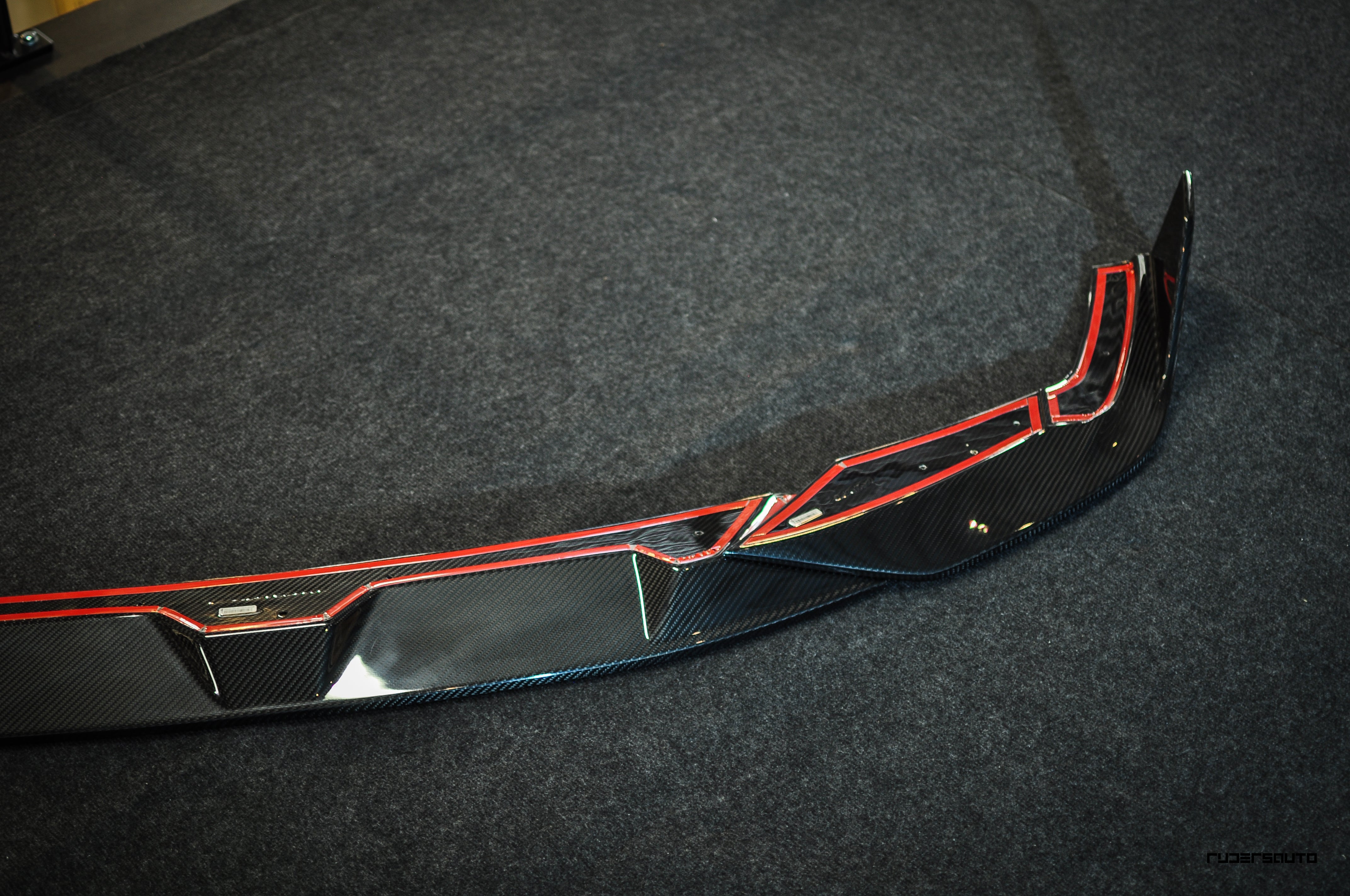 Carbon fibre front splitter Audi RS6/RS7 C8