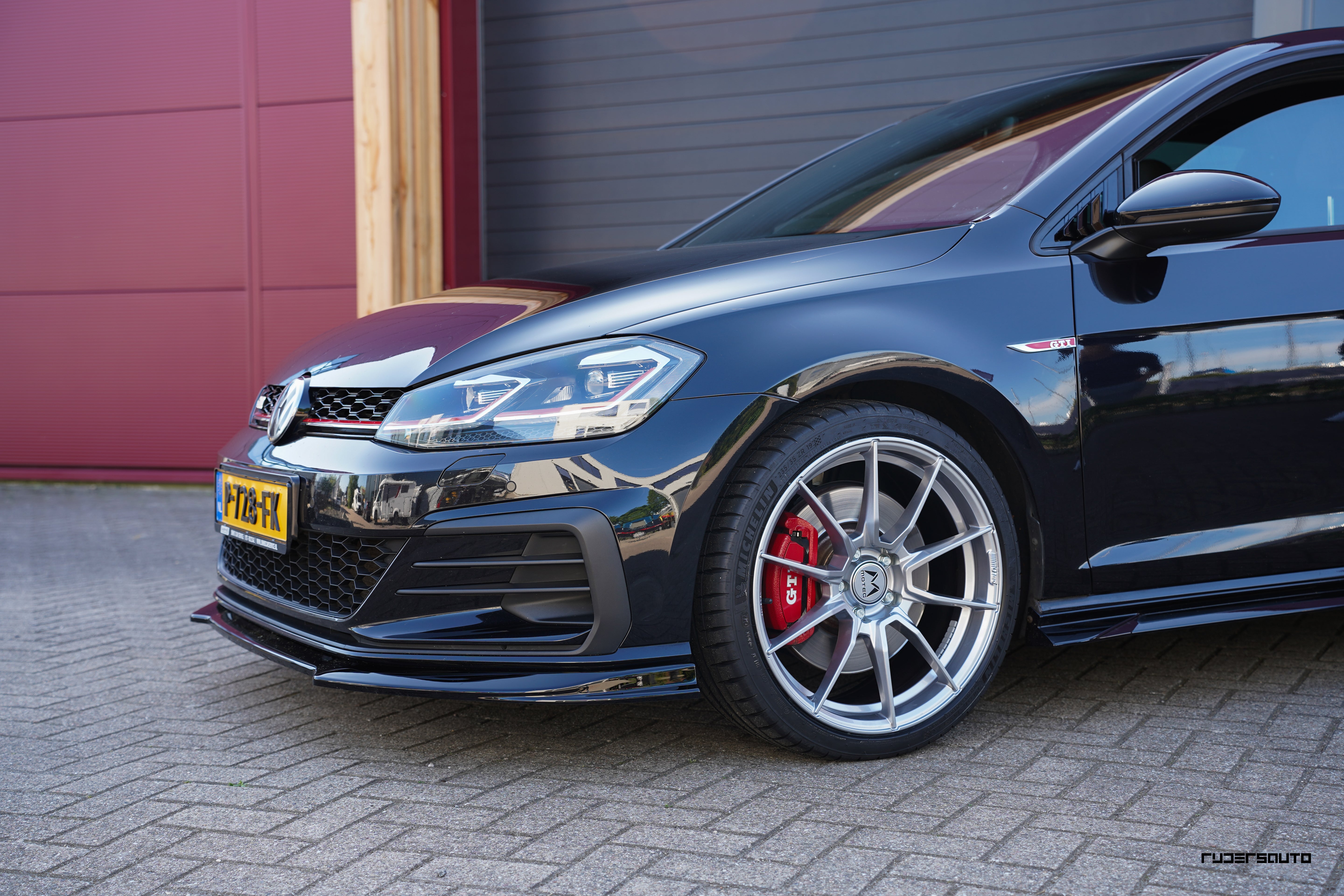 Motec MCR2 19 inch Ultralight - VW Golf