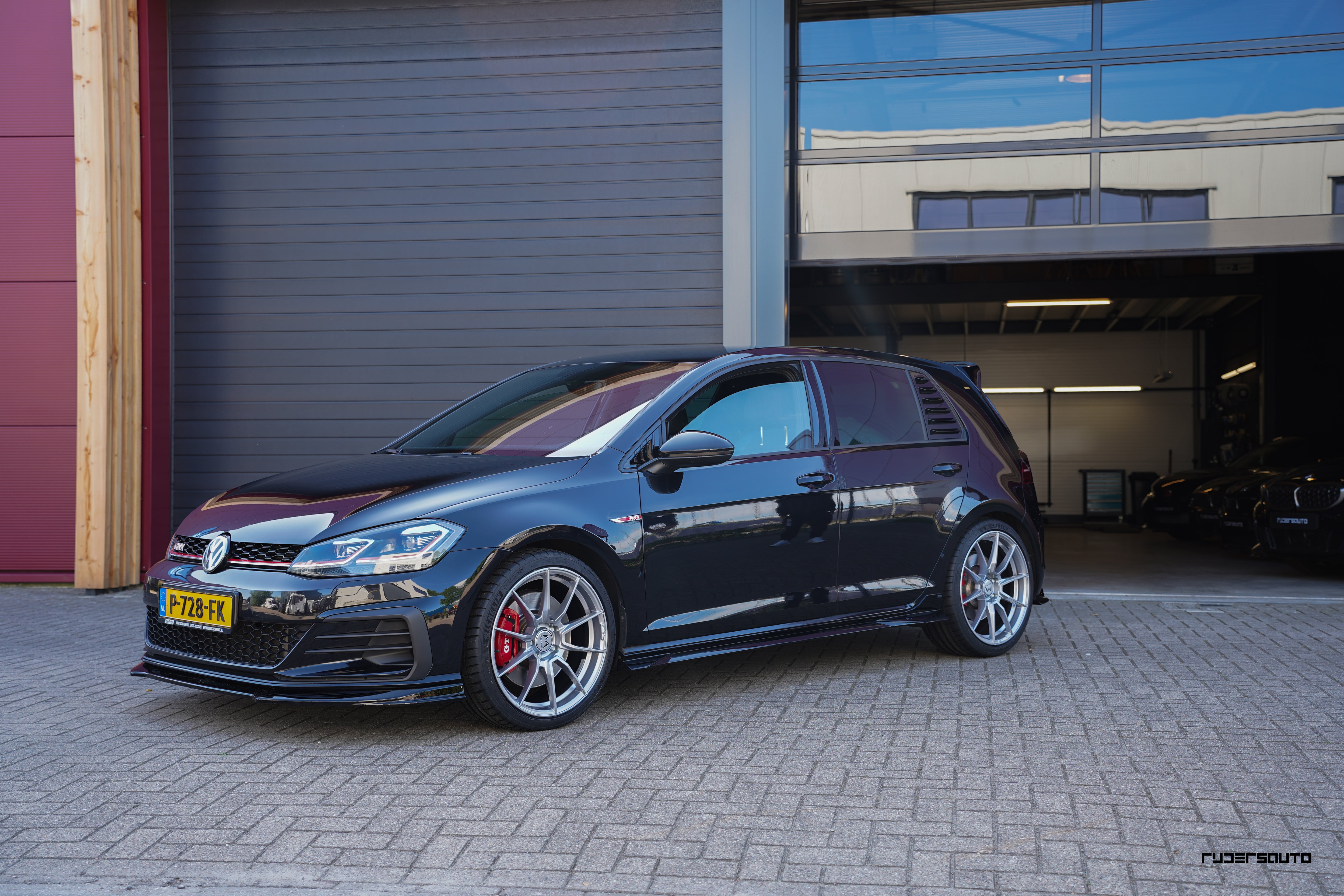 Motec MCR2 19 inch Ultralight - VW Golf