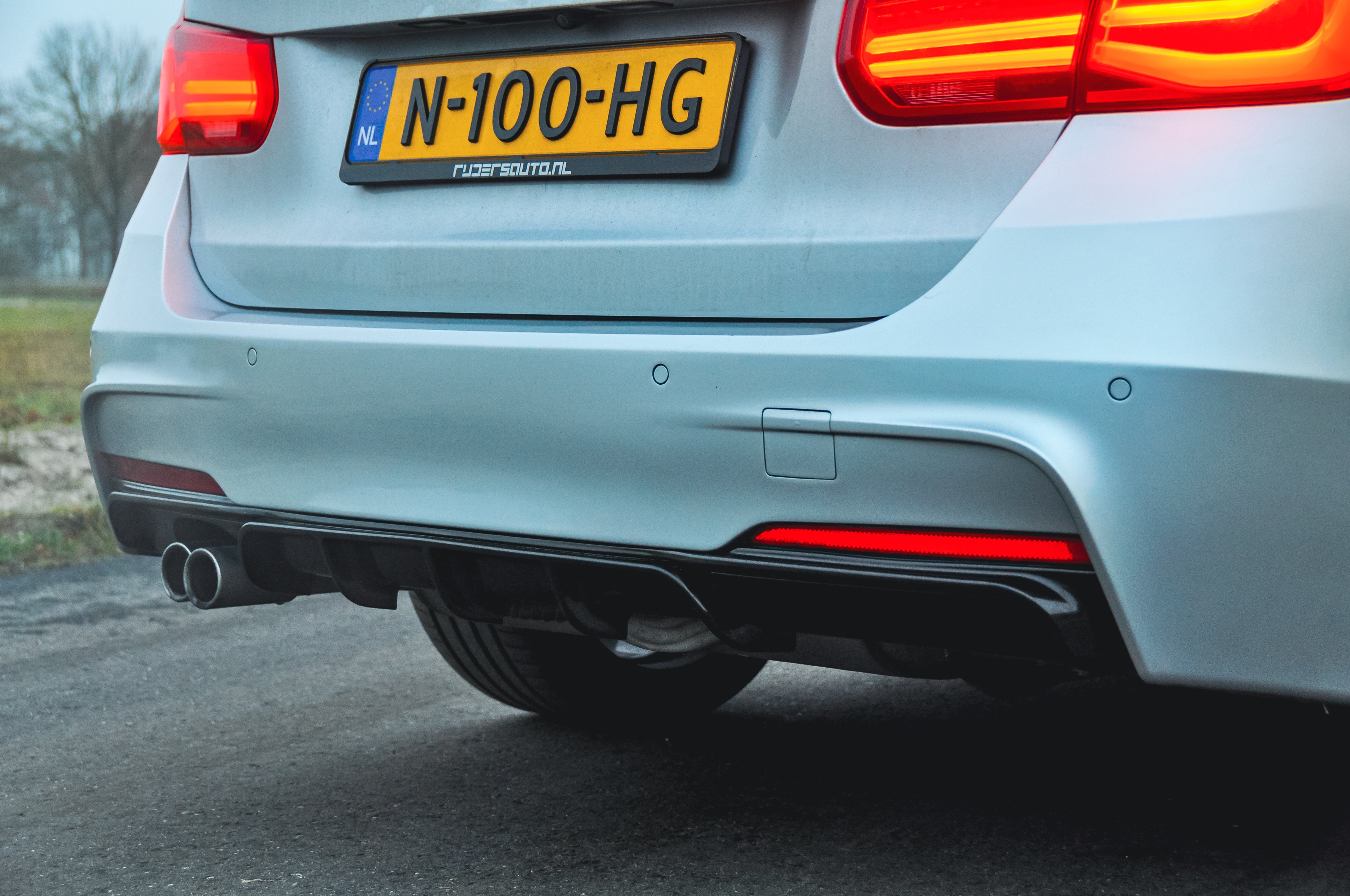 Diffuser hoogglans zwart BMW 3-serie F30/F31 - dubbel sierstuk links - M-Performance style