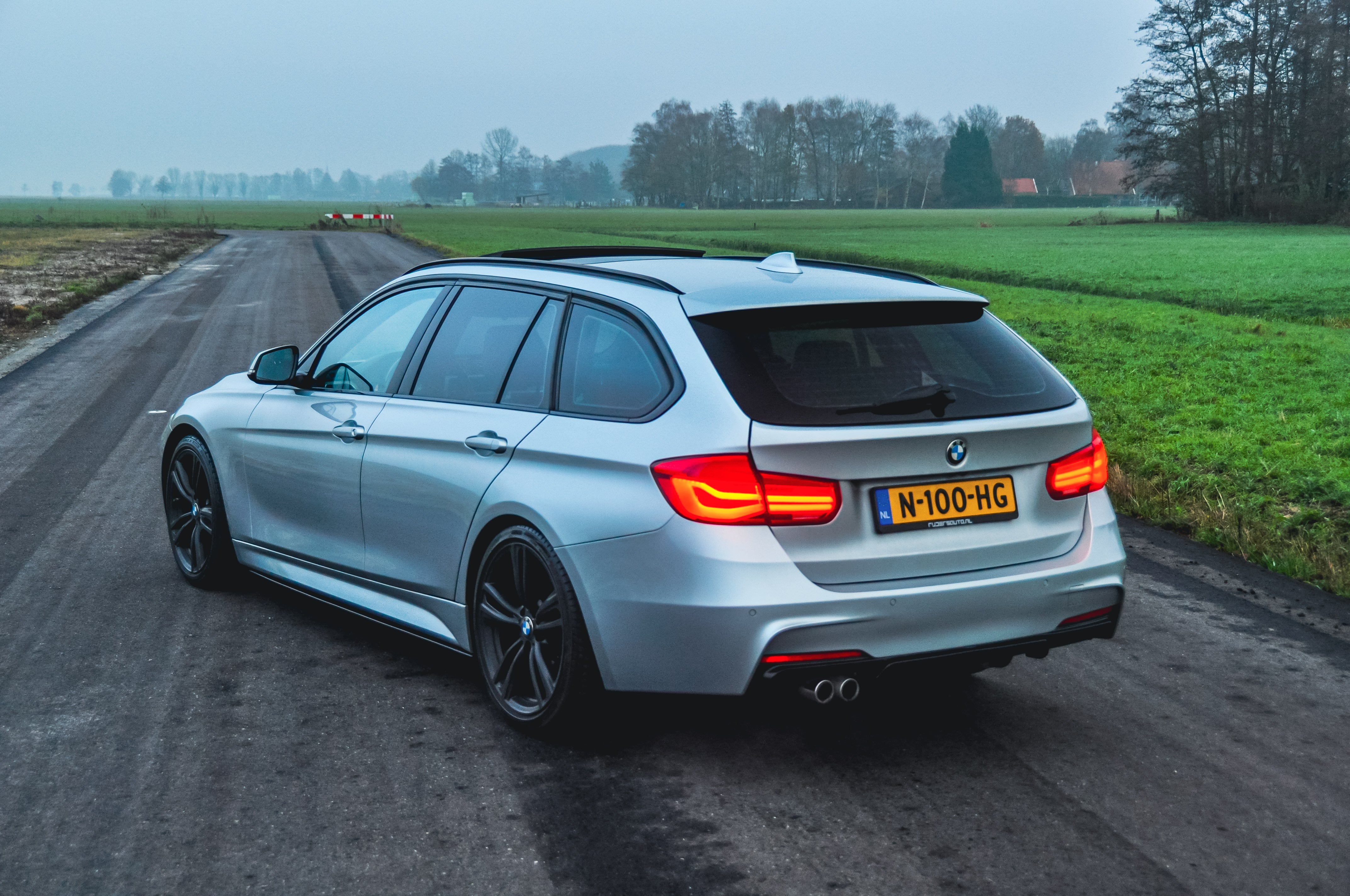 Diffuser hoogglans zwart BMW 3-serie F30/F31 - dubbel sierstuk links - M-Performance style
