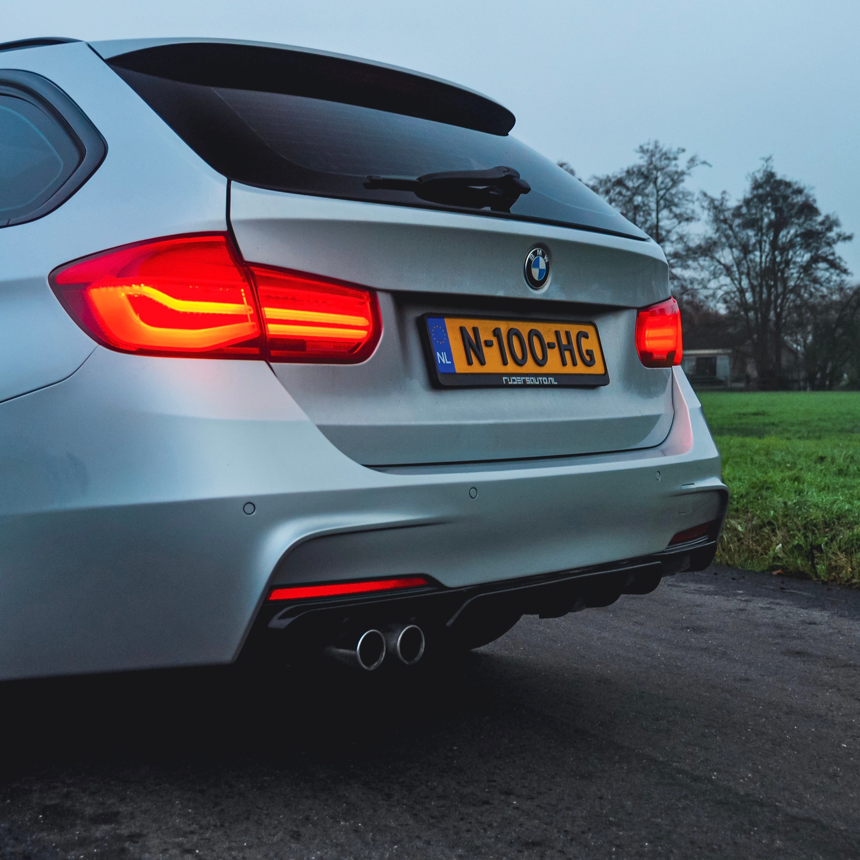Diffuser hoogglans zwart BMW 3-serie F30/F31 - dubbel sierstuk links - M-Performance style