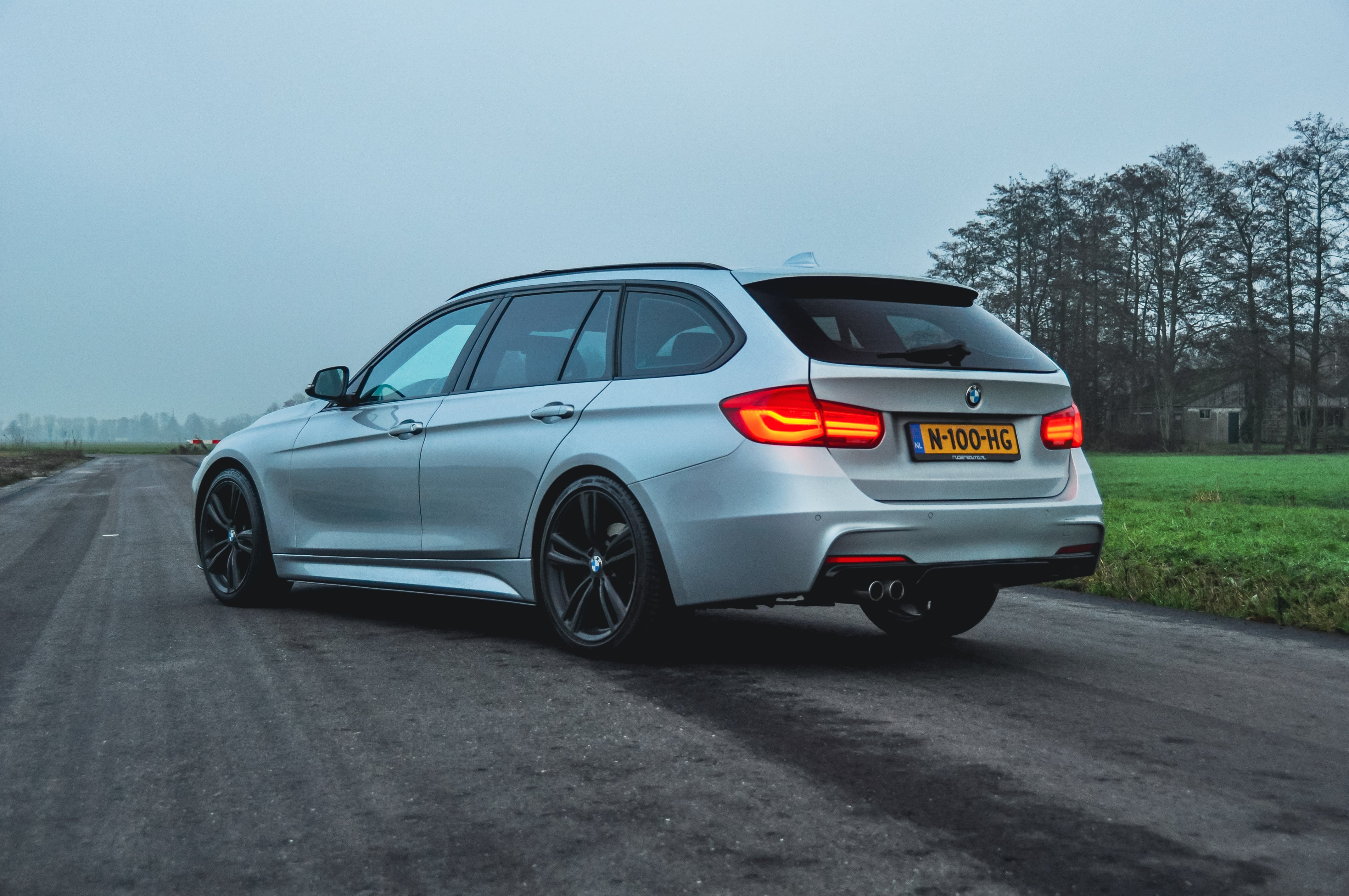 Diffuser hoogglans zwart BMW 3-serie F30/F31 - dubbel sierstuk links - M-Performance style