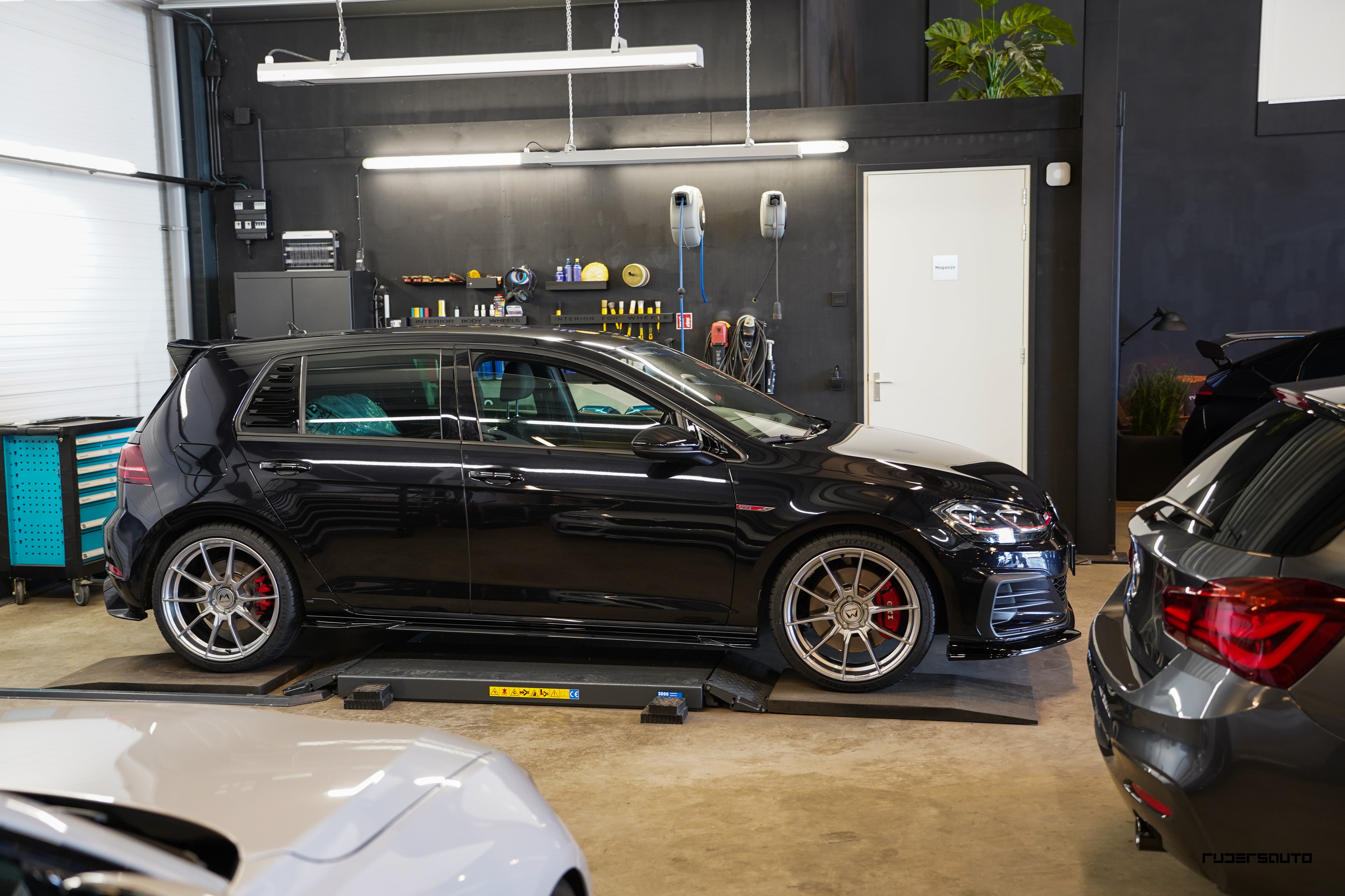 Motec MCR2 19 inch Ultralight - VW Golf