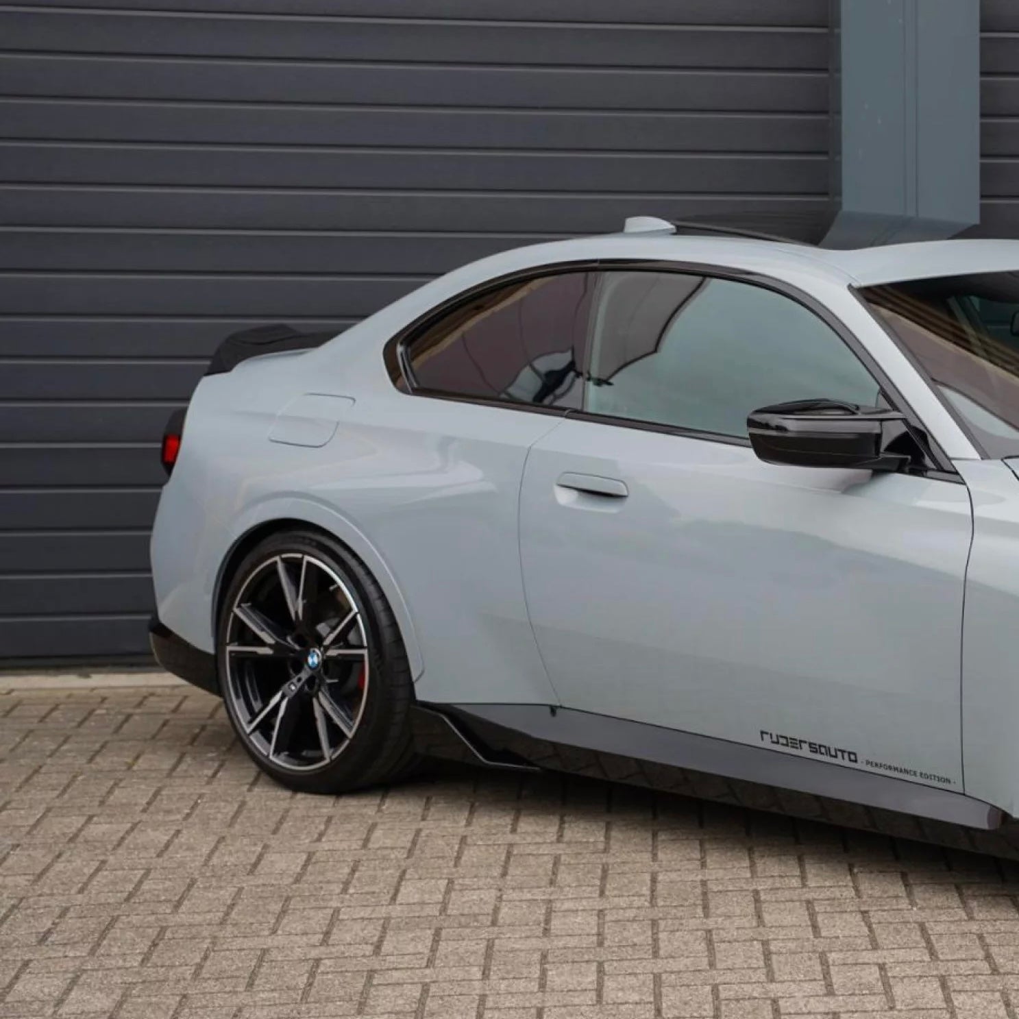 Side skirts BMW G42 2-serie M-performance style - Hoogglans zwart