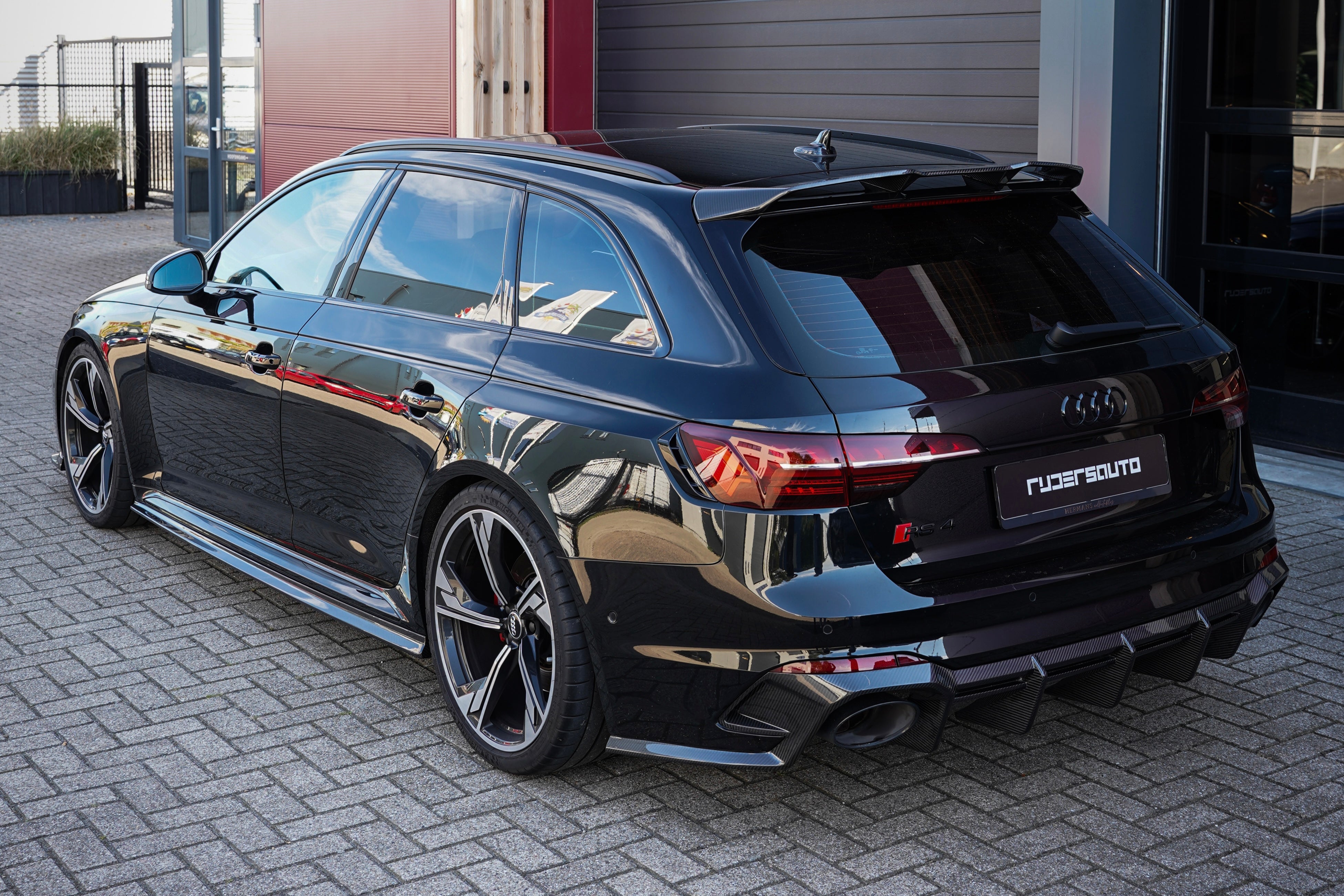 Carbon fibre side skirts Audi RS4 B9.5