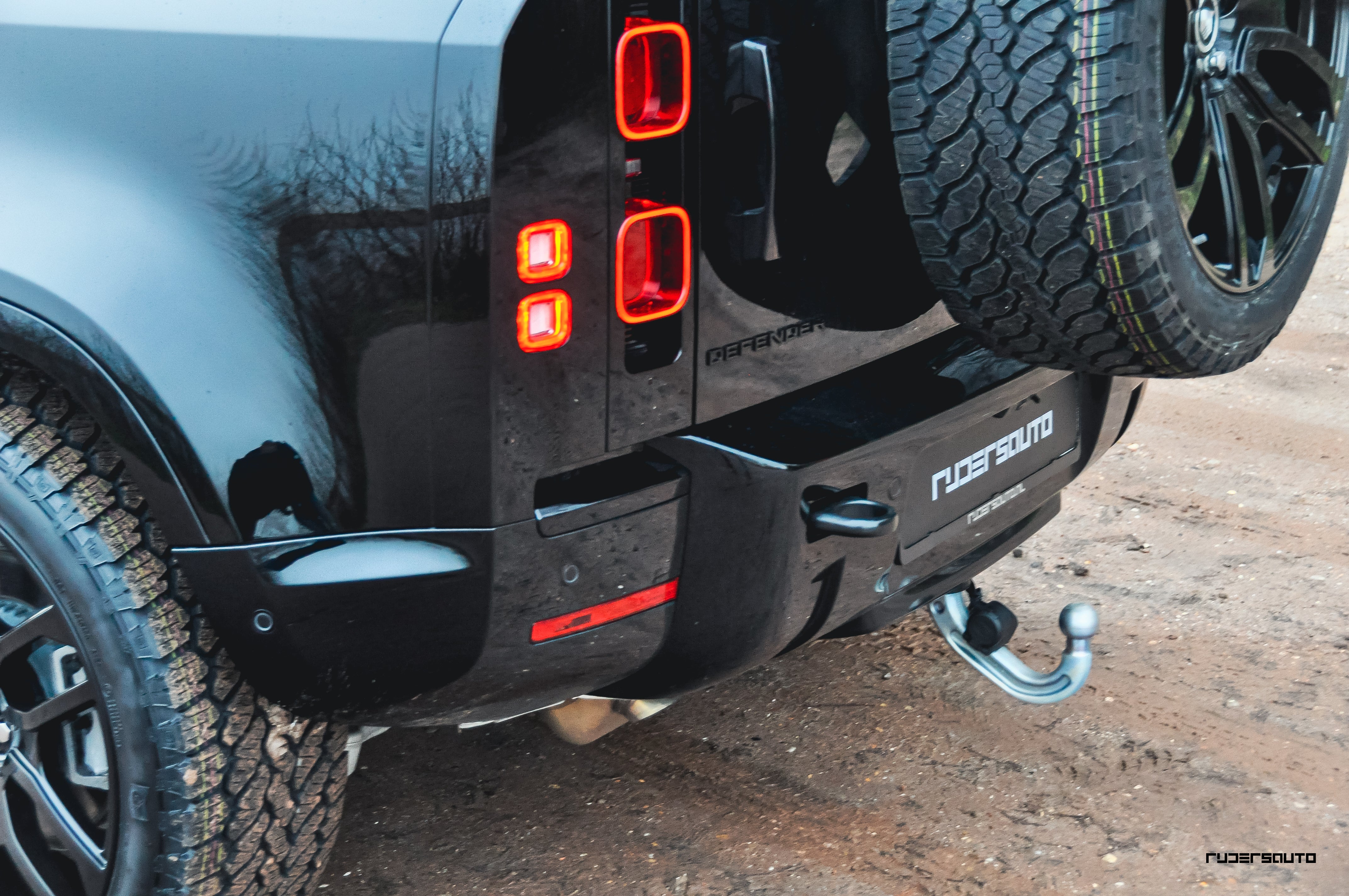 Land Rover Defender L663 90, 110 & 130 Black Pack Basis – Hoogglans Zwart Exterieur Upgrade Pakket (2020+)