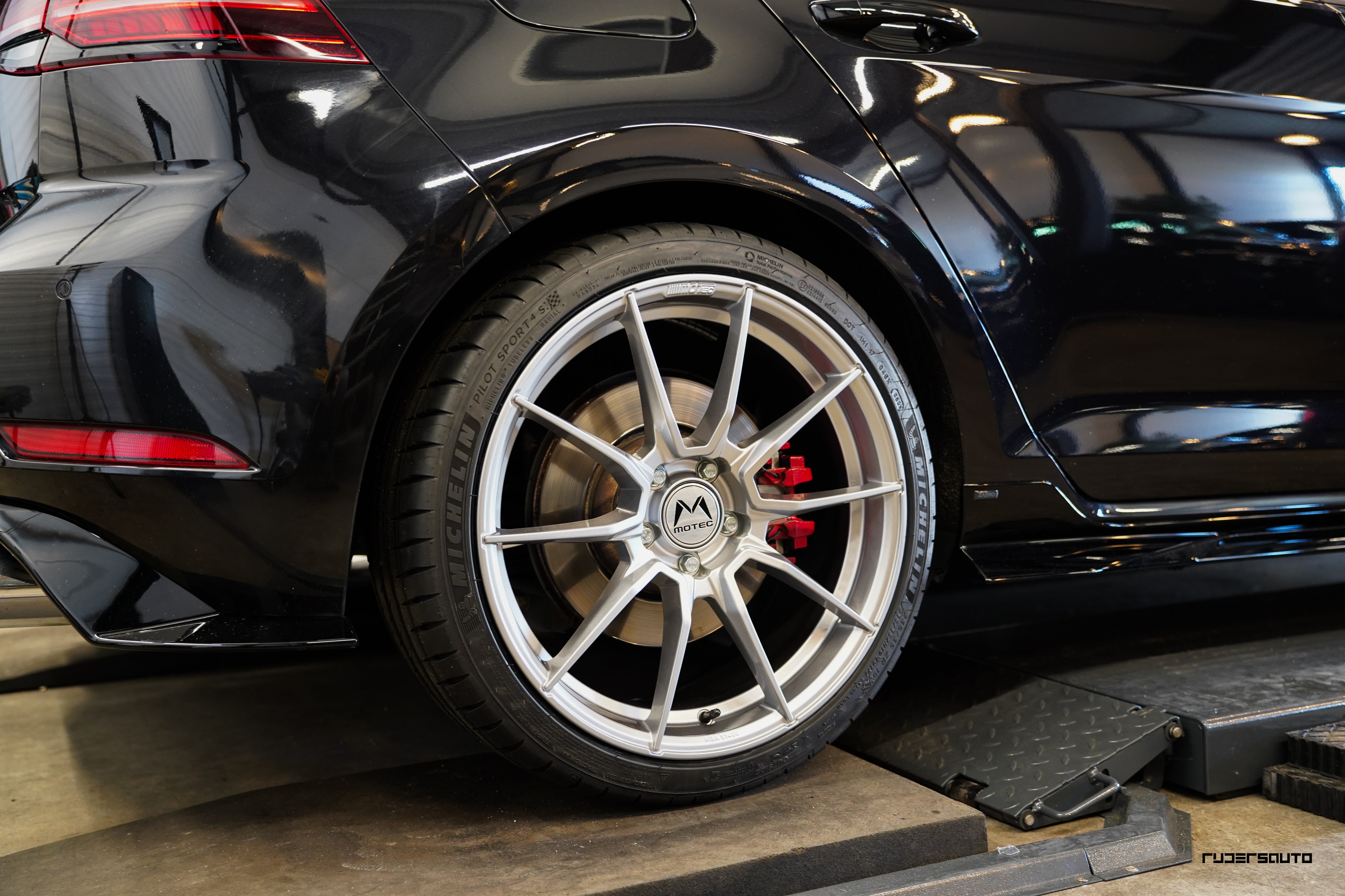 Motec MCR2 19 inch Ultralight - VW Golf