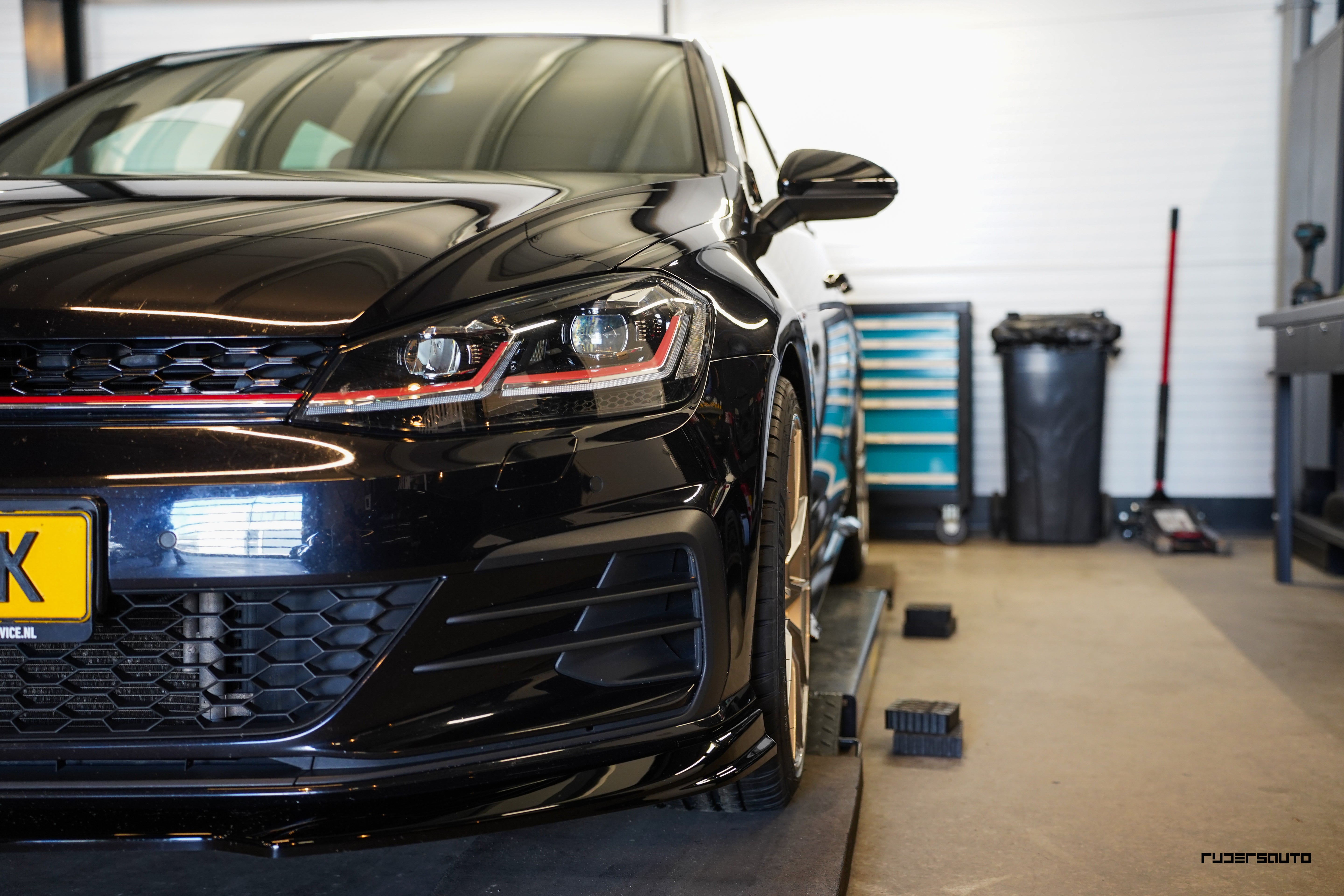 Motec MCR2 19 inch Ultralight - VW Golf