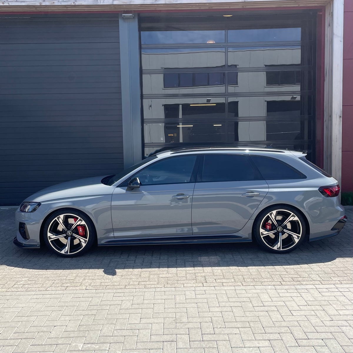 Carbon fibre side skirts Audi RS4 B9.5